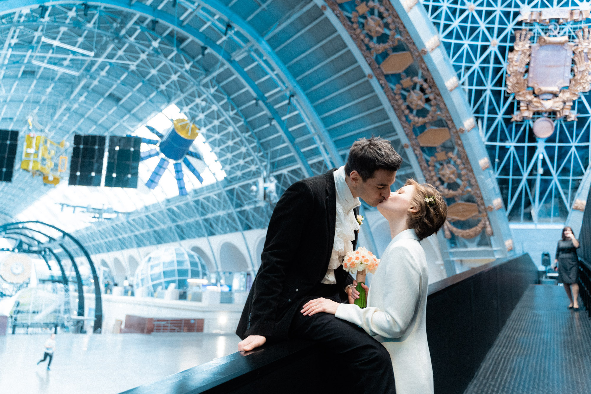 Двое в «Космосе». Фотограф в Москве Женя Потах