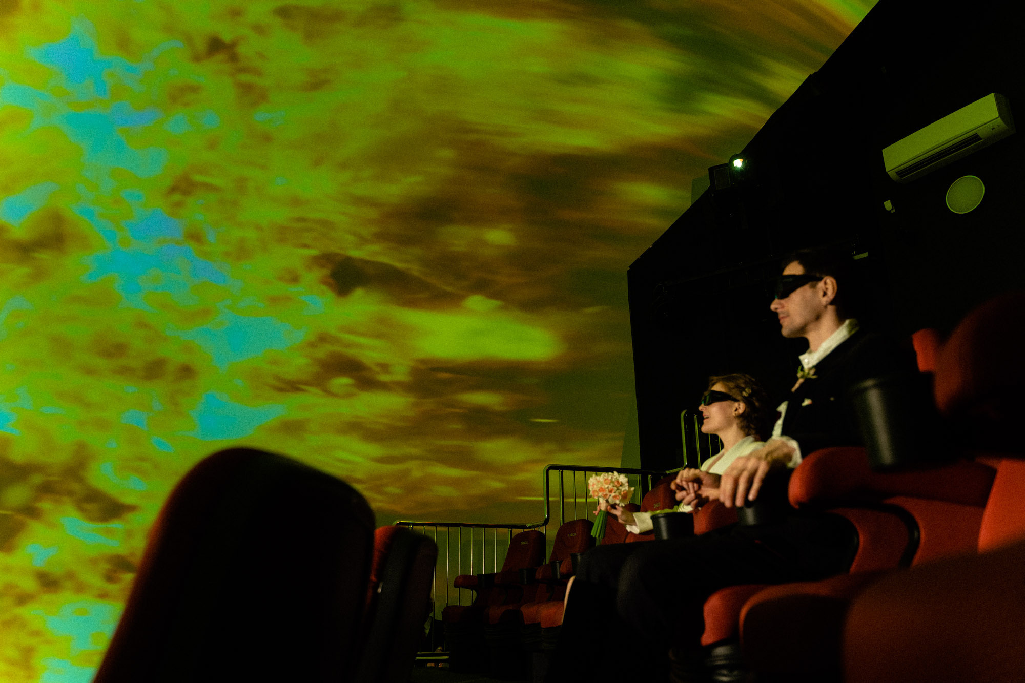 Двое в «Космосе». Фотограф в Москве Женя Потах