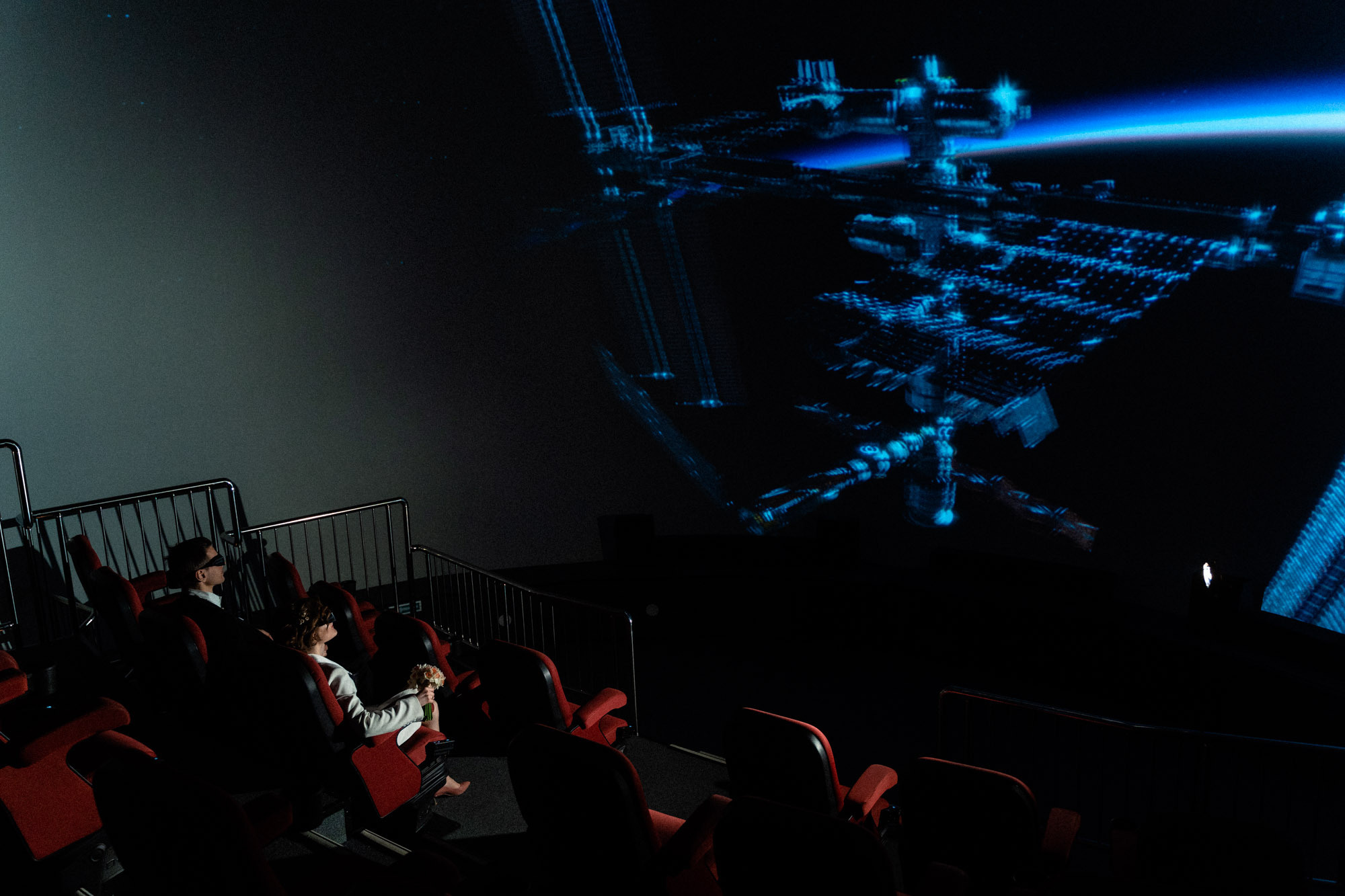 Двое в «Космосе». Фотограф в Москве Женя Потах