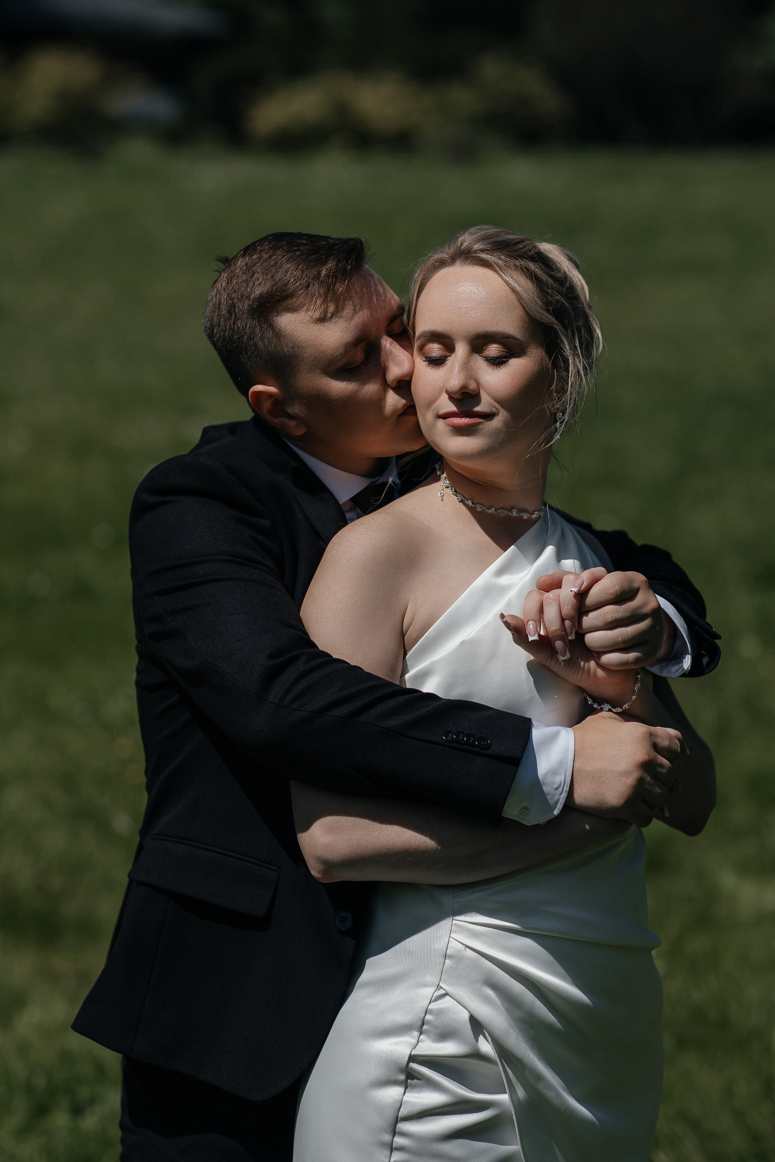 Свадебная фотосессия в Ботаническом саду имени Цицина. Свадебный фотограф в Москве Дарья Олендарёва