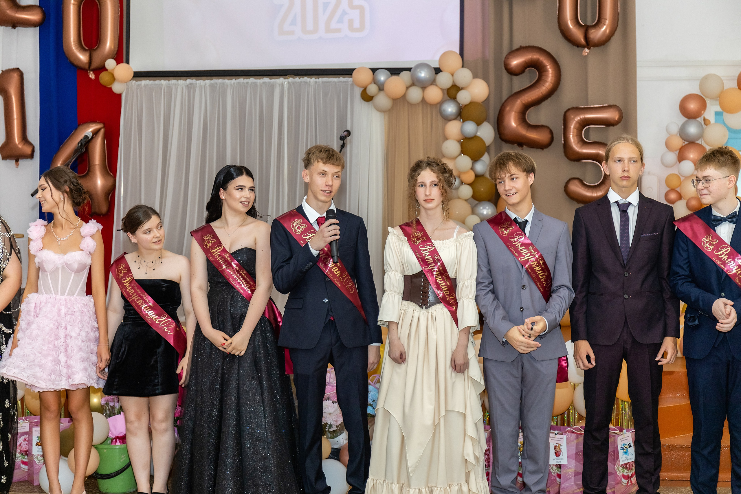 Выпускной. Школа 22, 11 класс. Стильный выпускной альбом Владивосток фотограф Вероника Мигачева