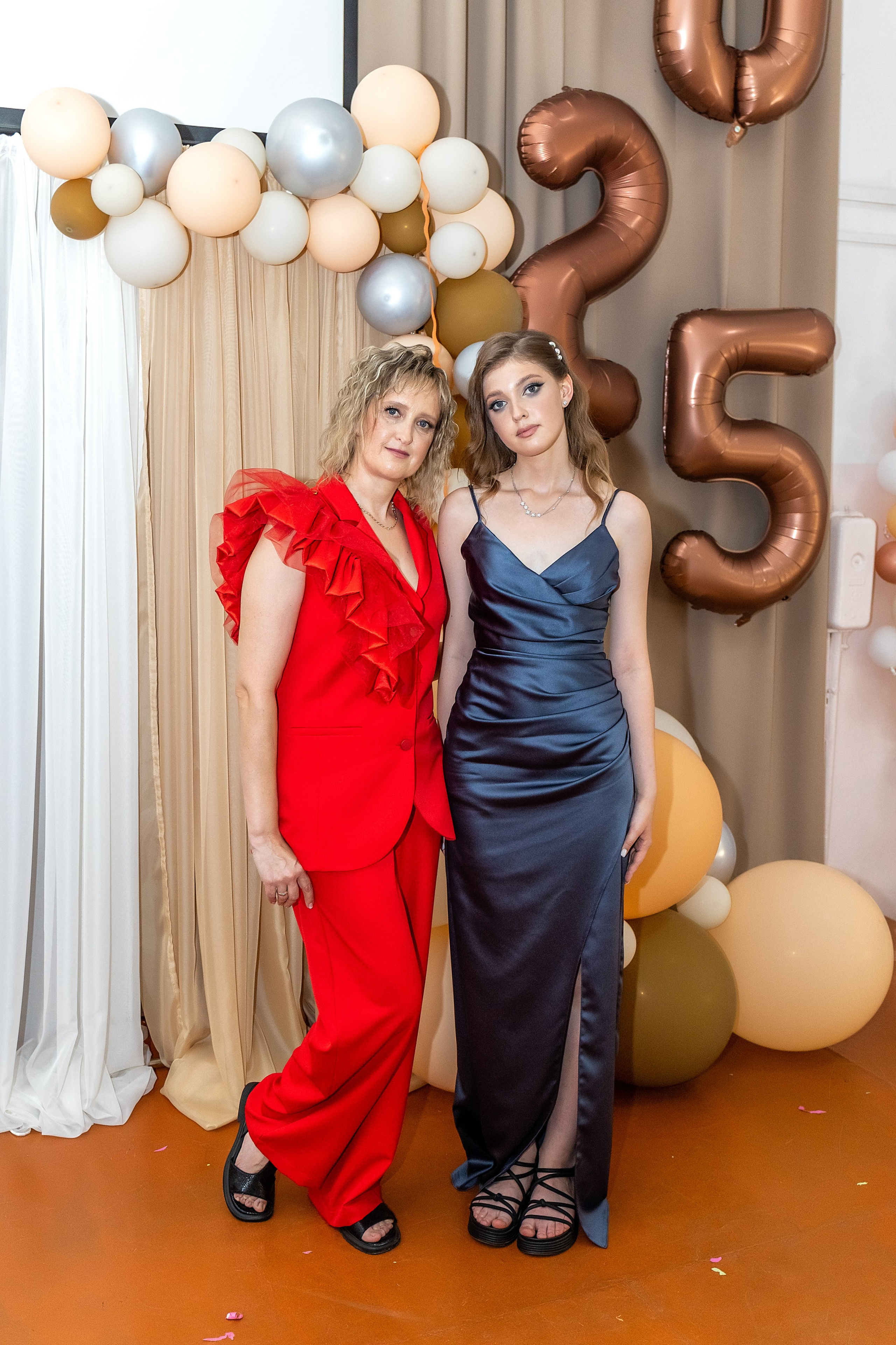 Выпускной. Школа 22, 11 класс. Стильный выпускной альбом Владивосток фотограф Вероника Мигачева