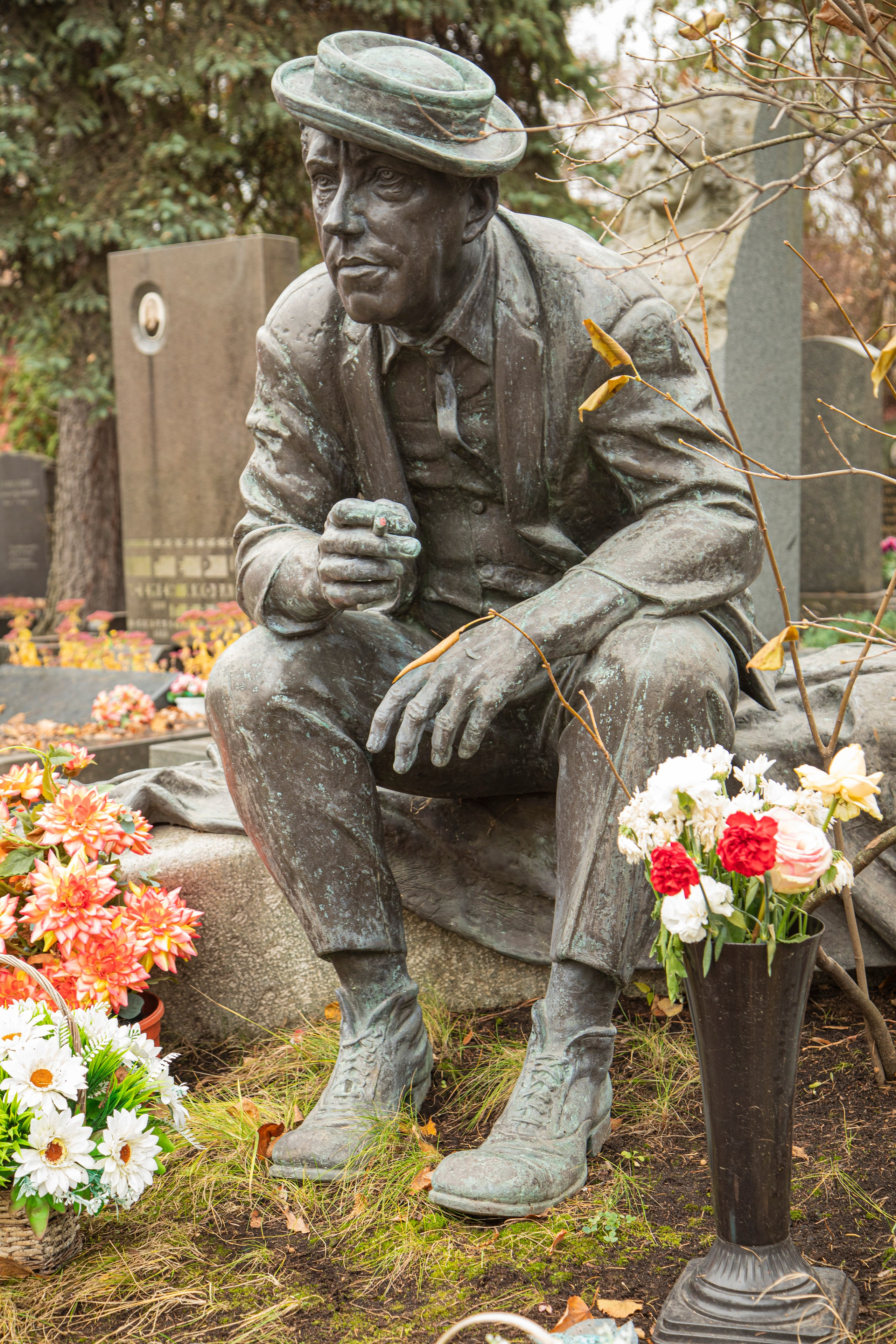 Осенняя прогулка по Новодевичьему кладбищу. Фотограф Сергей Ловкий