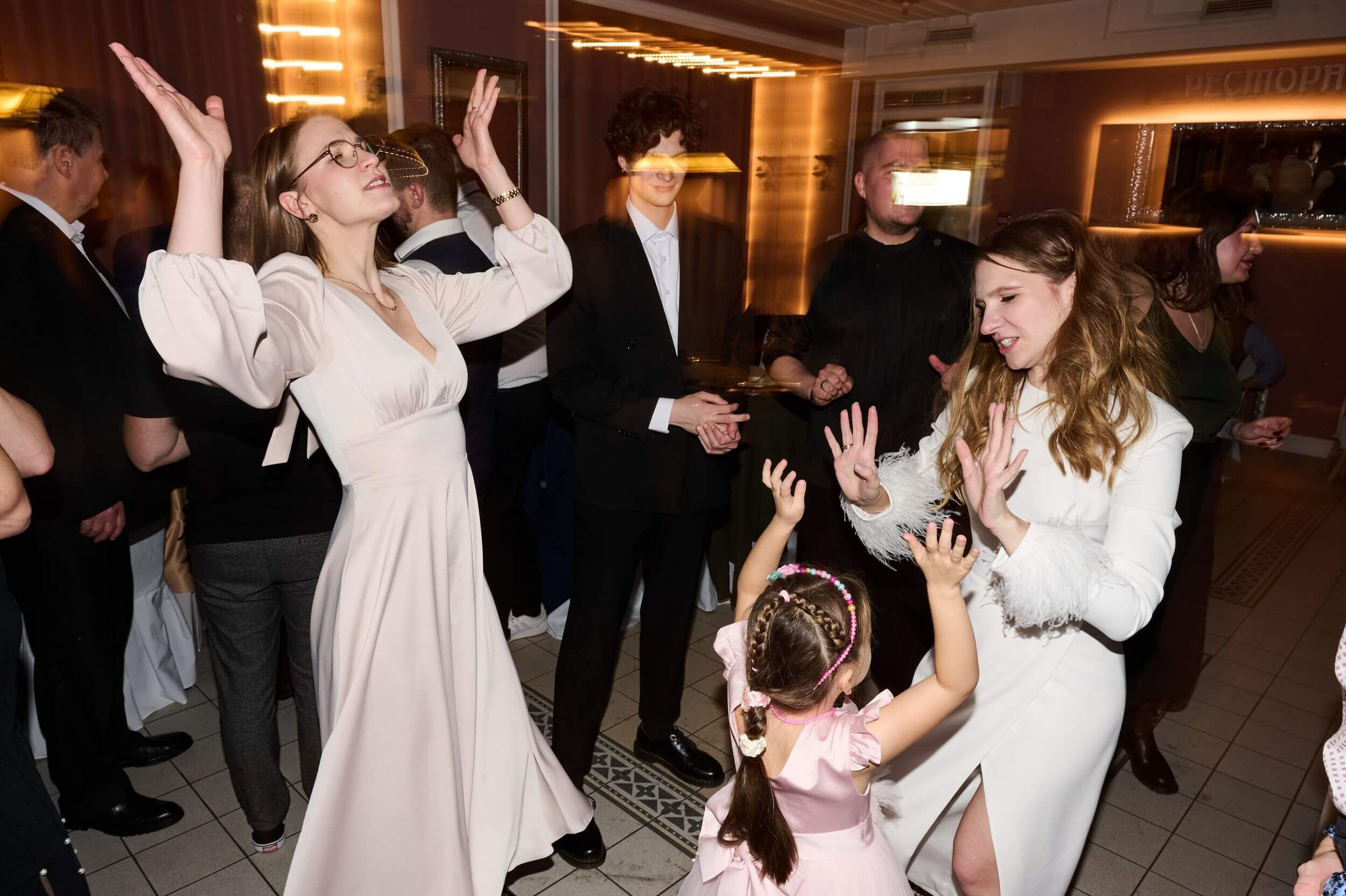 Свадебный фотограф СПб — свадьба в Академии Штиглица и втором дворце на Фурштатской. Свадебный фотограф в Санкт-Петербурге Петергофе Пушкине Саша Галлс / Александр Галлс