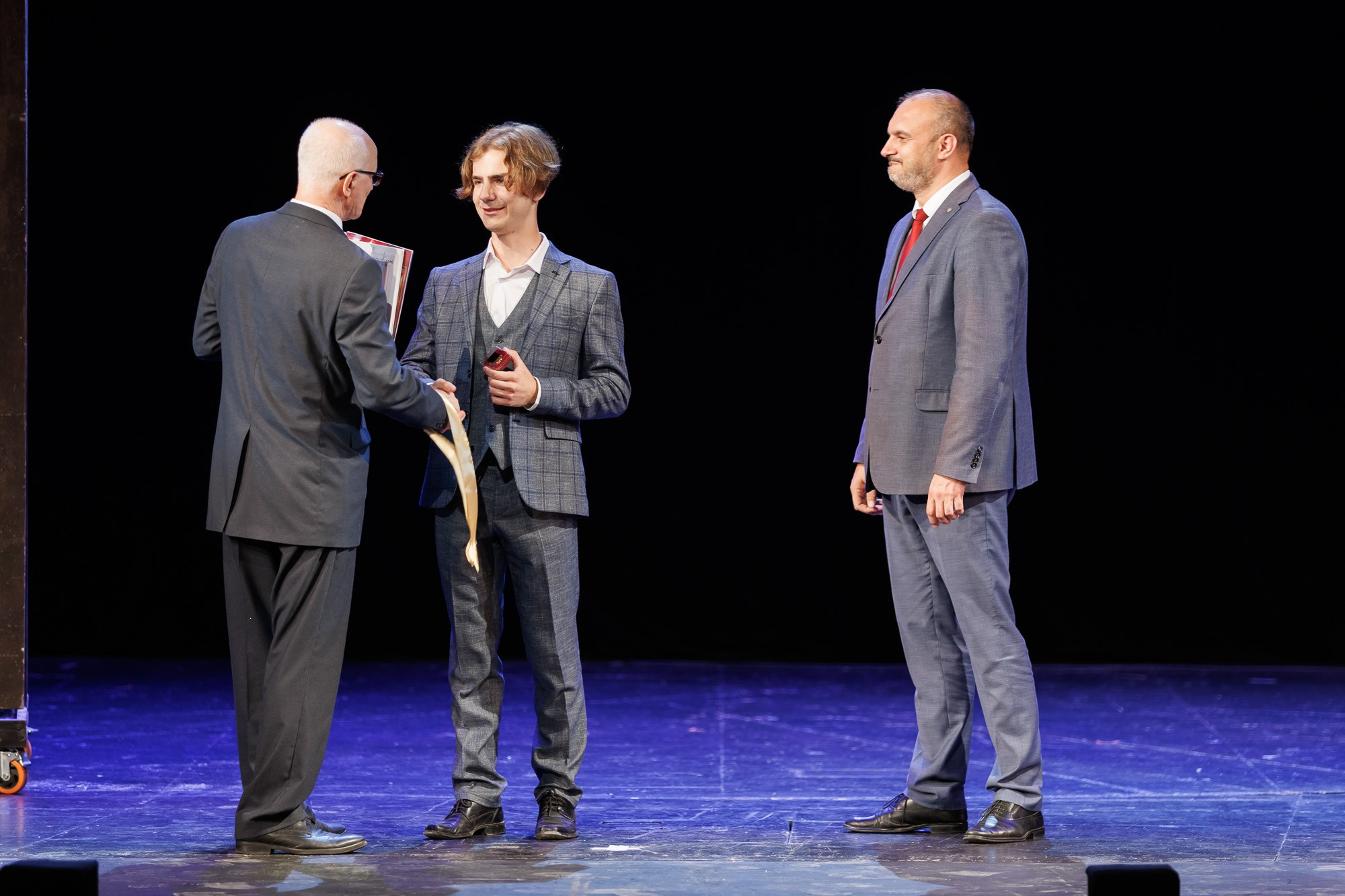 Выпускной вечер в Севастопольской гимназии № 1 имени А. С. Пушкина. Свадебный фотограф, фотосъемка в Крыму, Севастополе, Симферополе, Ялте