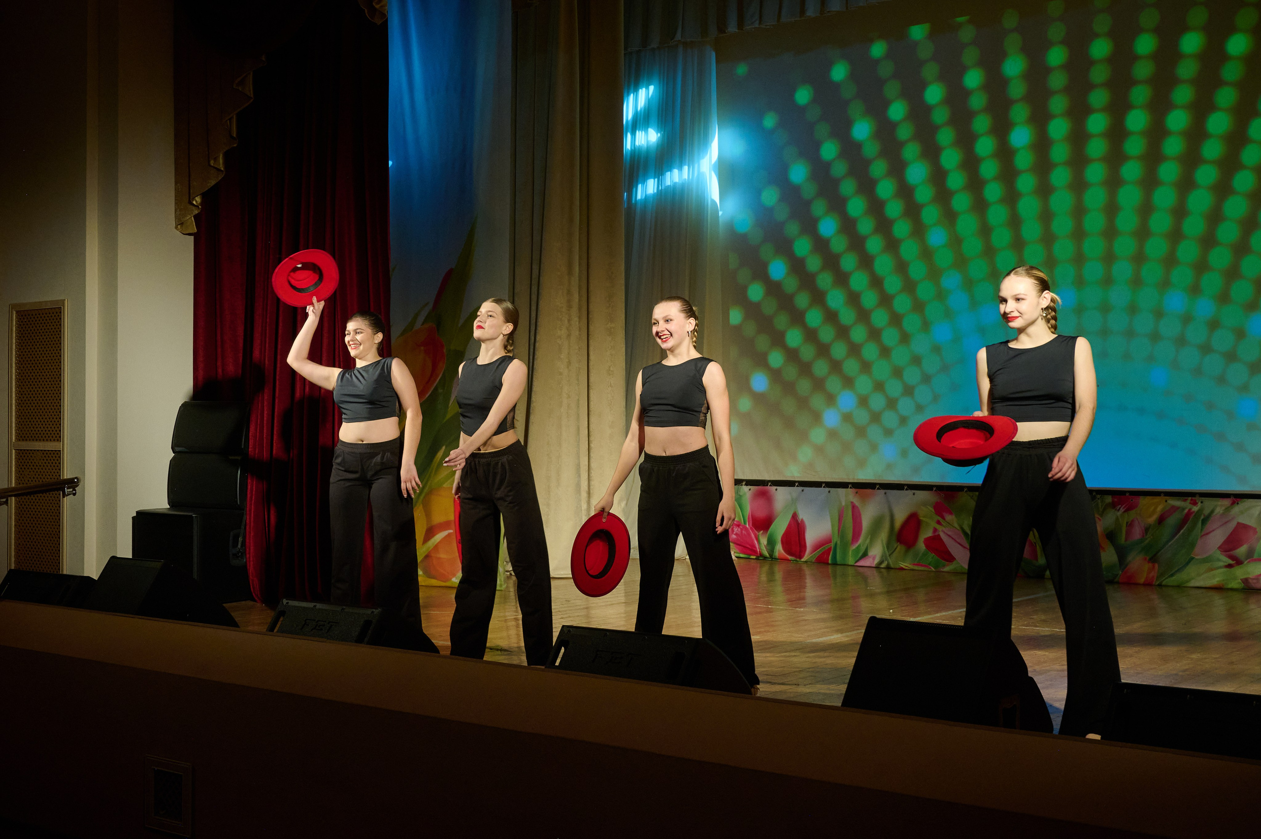 8 марта ДК Кабардинка. Жизнь курорта Кабардинка в фотографиях