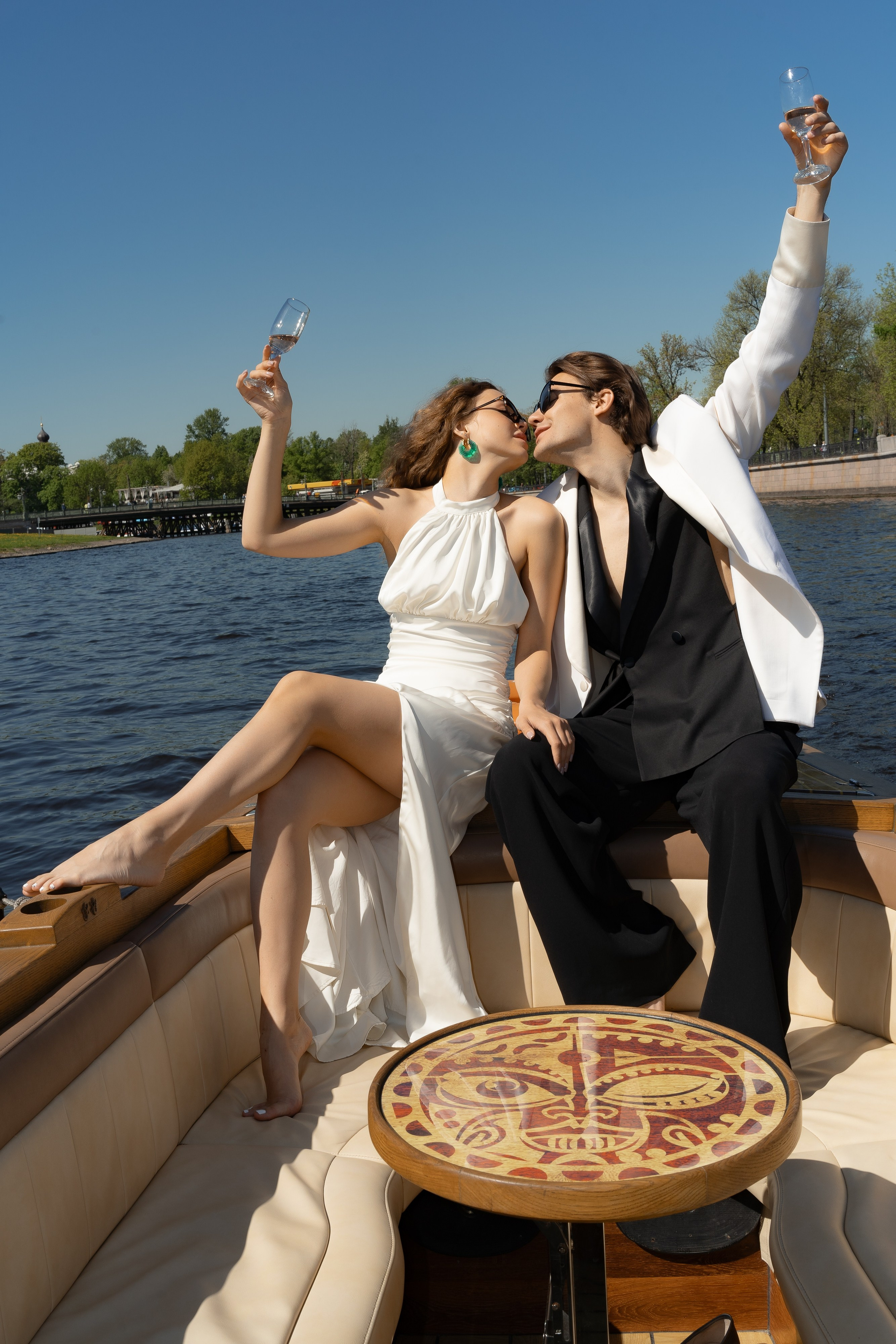 Свадебная прогулка на катере