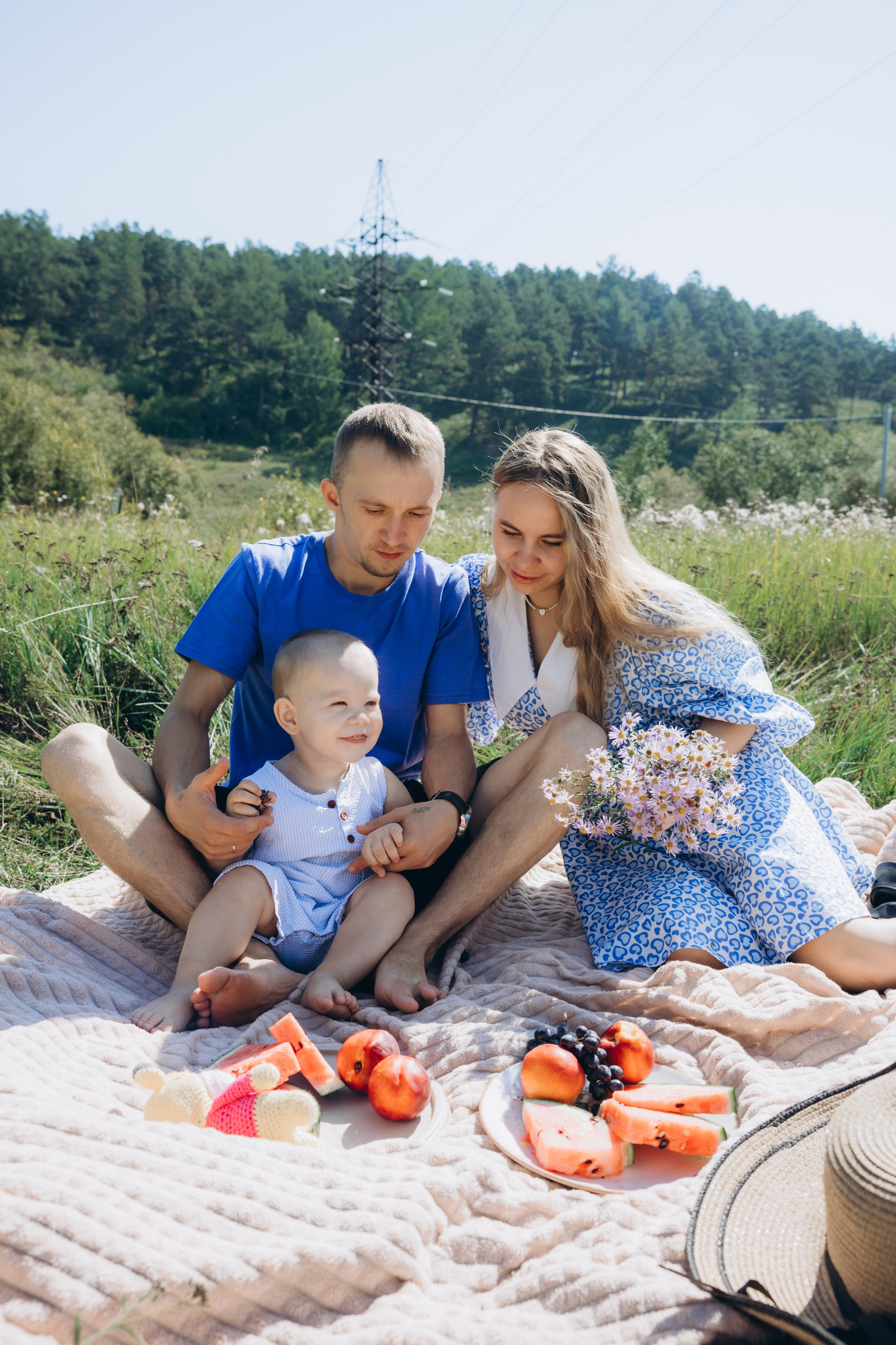 Семейная съёмка в поле. Свадебный, семейный фотограф в Иркутске Светлана Макаричева