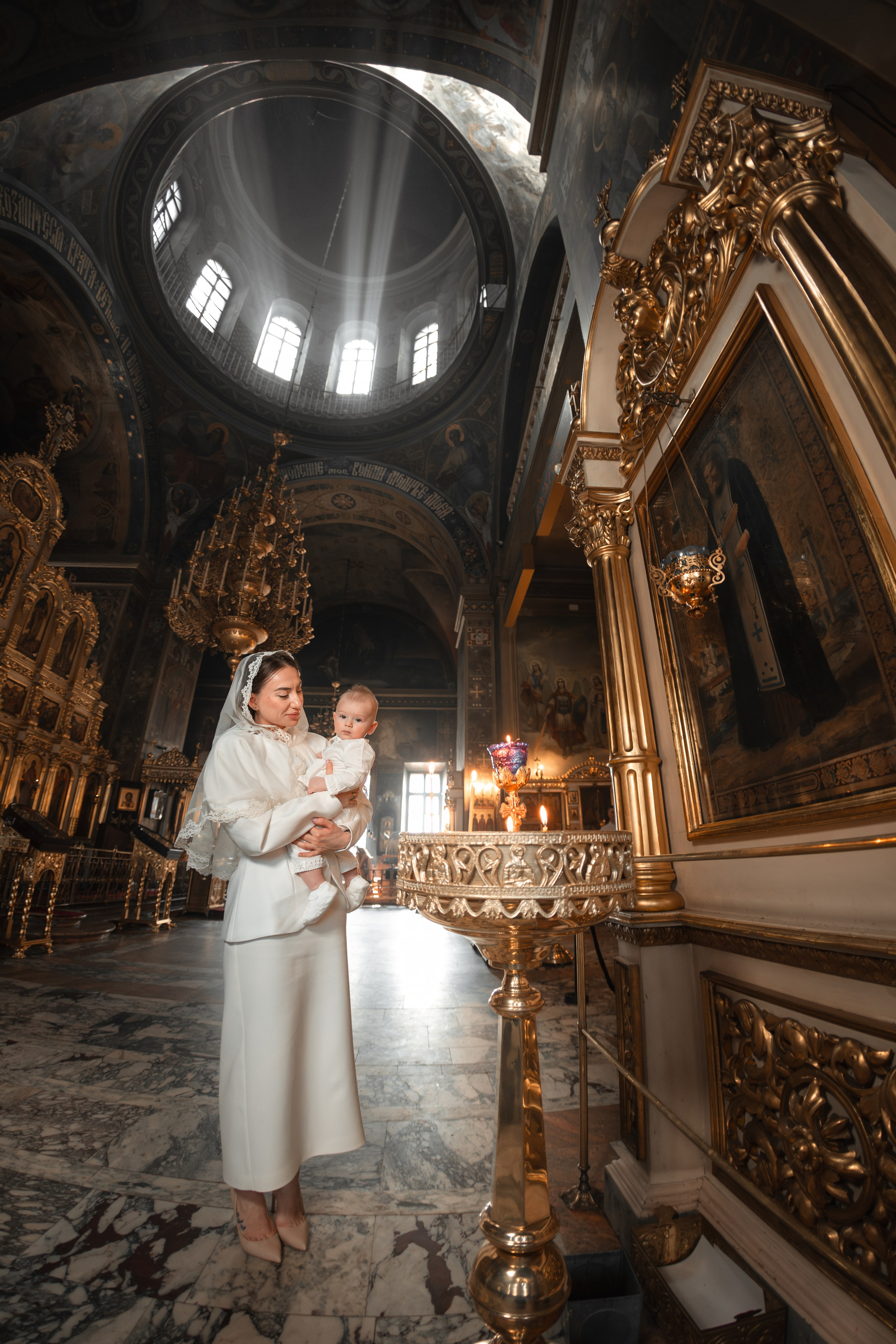 Крещение Даниила в Храме Воскресения Словущего в Даниловской Слободе. Фото- и видеосъёмка крещения и венчания. Фотограф на крещение Москва