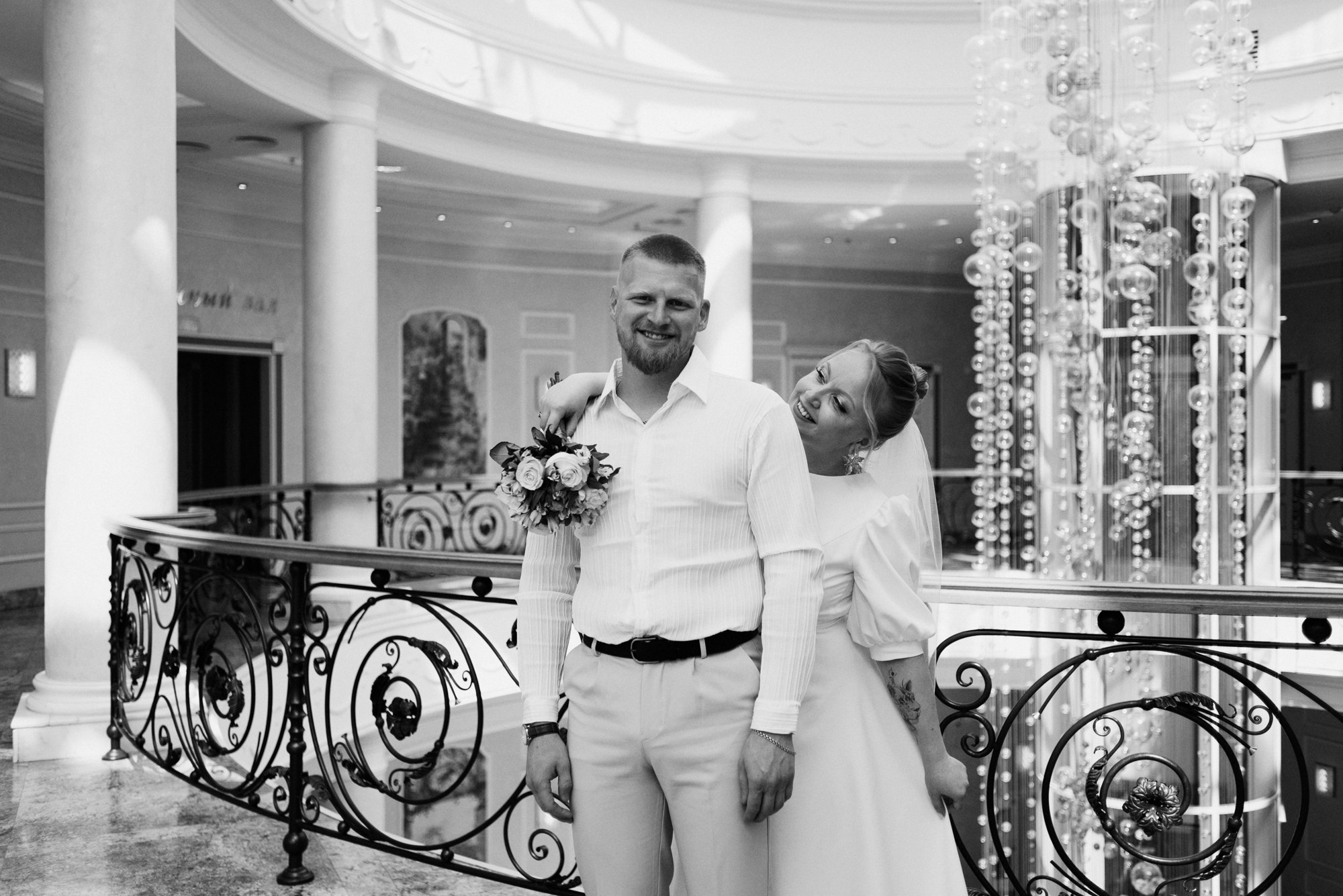 Свадебный фотограф в Тюмени — Фотосессия Павла и Марии на Набережной. Портретный фотограф Тюмень Дарья Мустафина