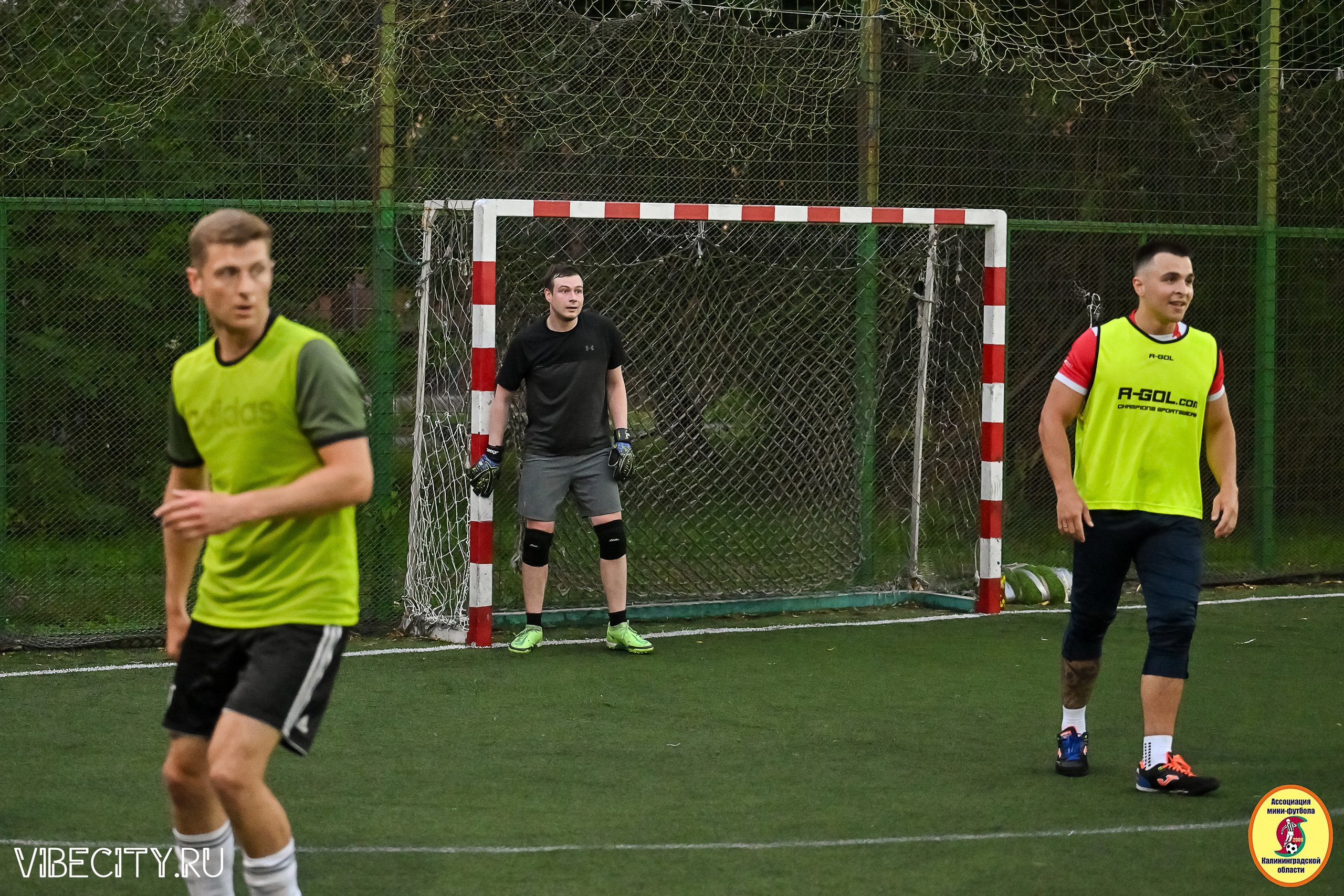 ИГРЫ МИНИ-ФУТБОЛЬНОЙ И КОРПОРАТИВНОЙ ЛИГИ. VIBECITY.RU Вайб Сити Ру Фоторепортажи Фотоотчеты Калининград