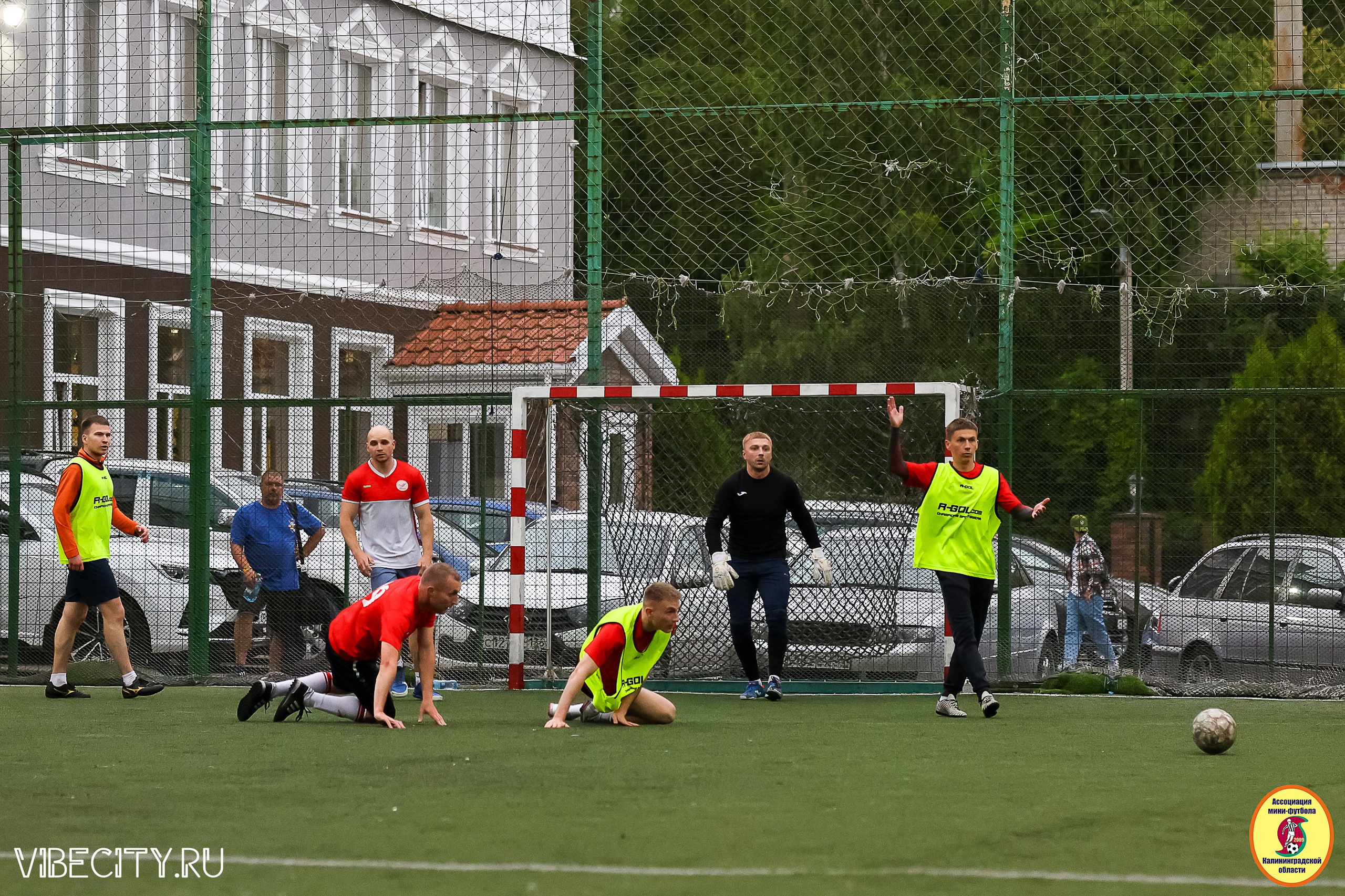 ИГРЫ МИНИ-ФУТБОЛЬНОЙ И КОРПОРАТИВНОЙ ЛИГИ. VIBECITY.RU Вайб Сити Ру Фоторепортажи Фотоотчеты Калининград
