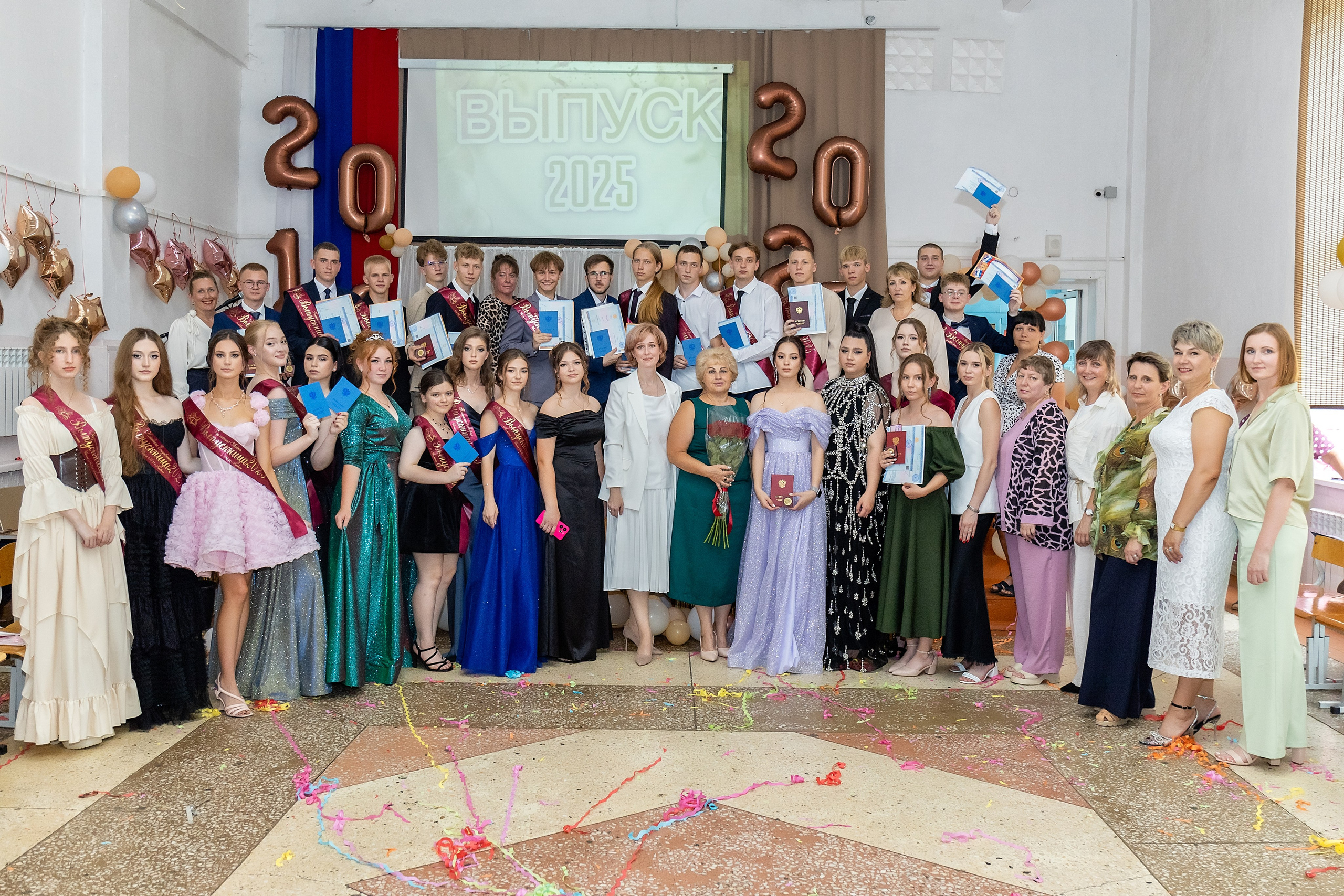 Выпускной. Школа 22, 11 класс. Стильный выпускной альбом Владивосток фотограф Вероника Мигачева