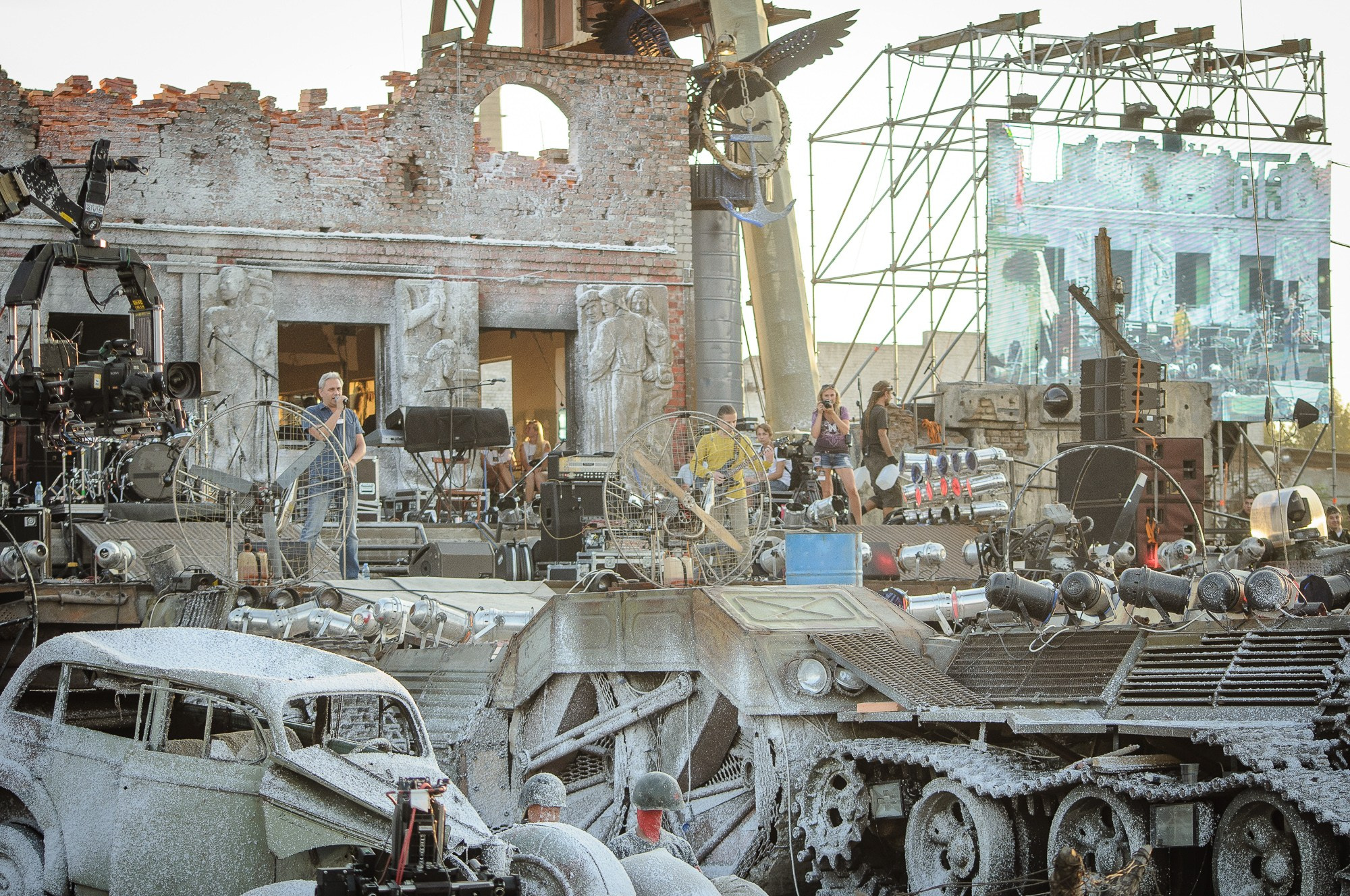 Группа "Созвездие" выступает на площадке байк-шоу в Волгограде