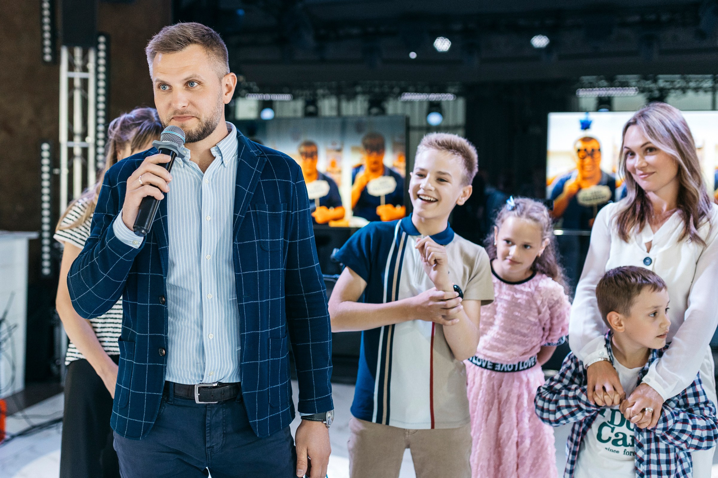 Позитивный репортажный фотограф на День Рождение, юбилей Питер
