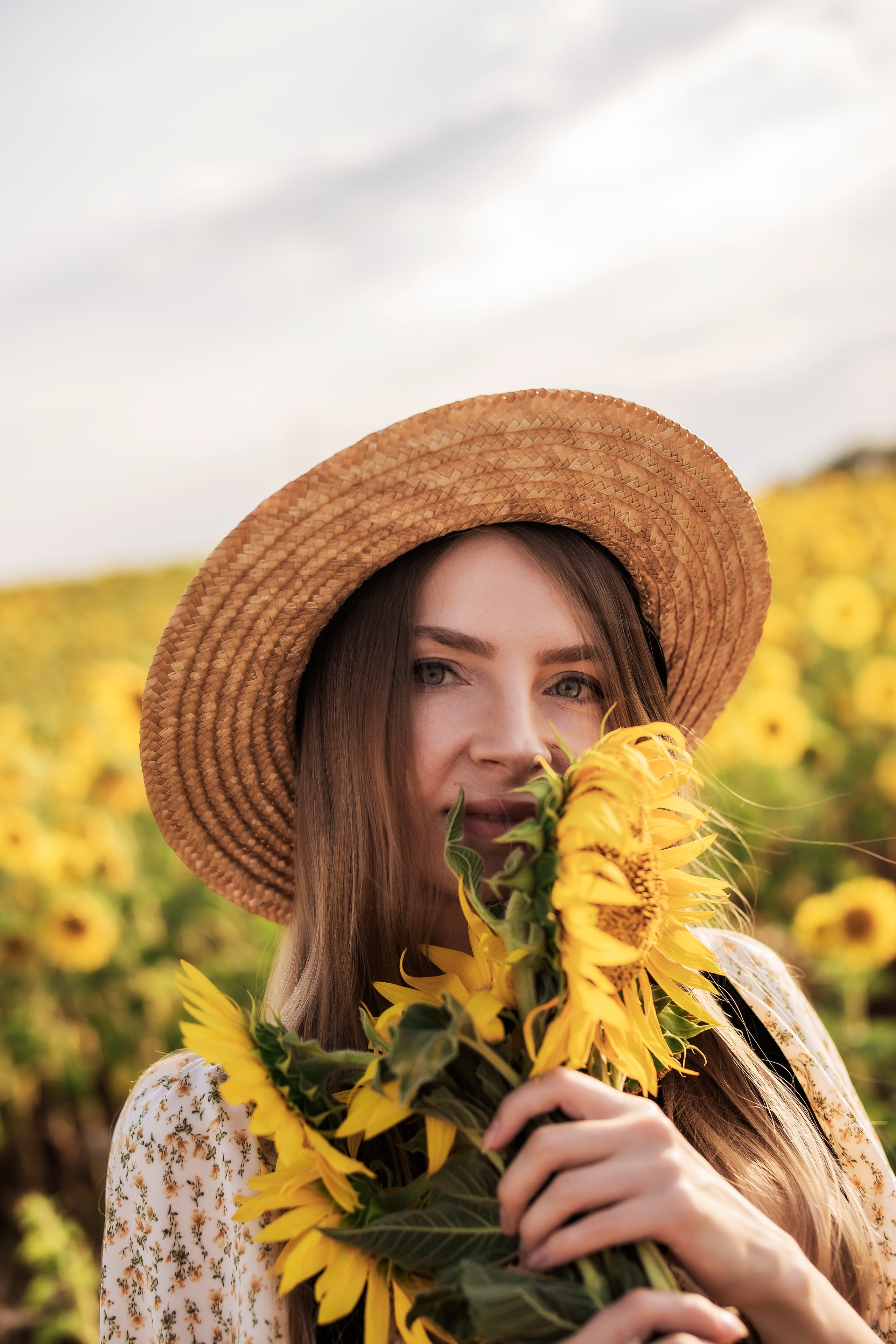 Фото в подсолнухах. Семейный фотограф в Саратове