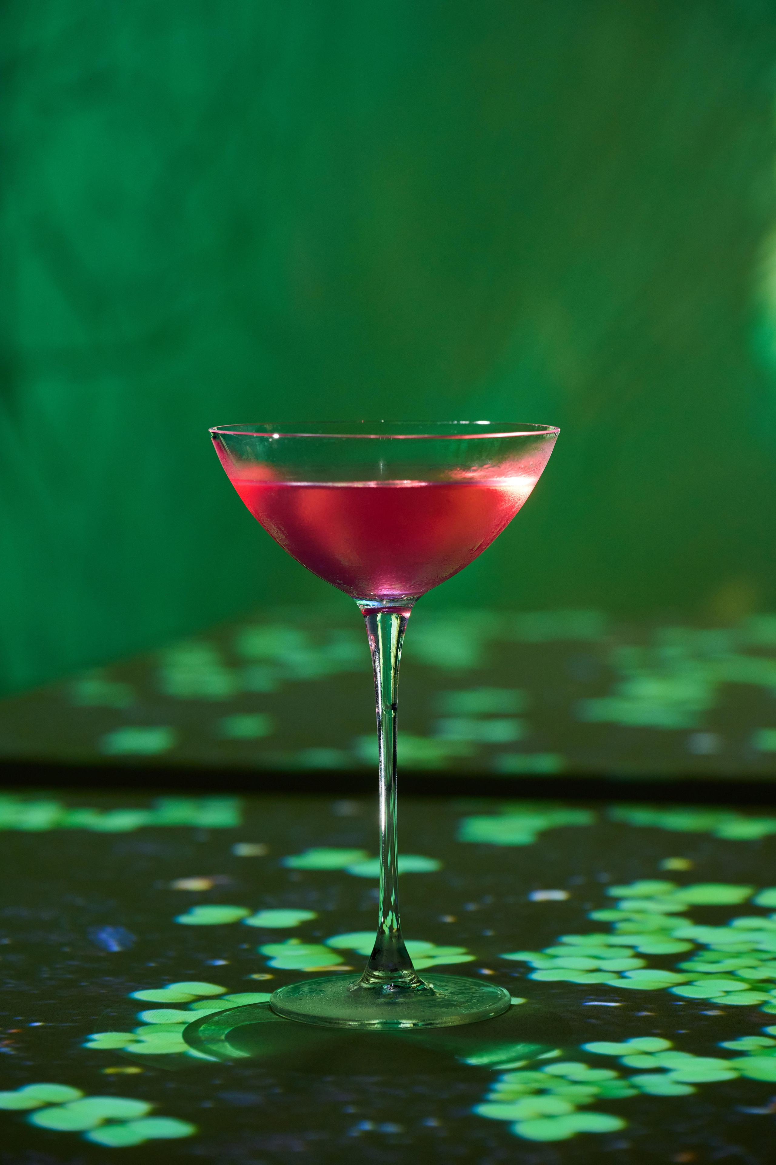 Съёмка коктейлей в Москве. Предметная съёмка для генераций и маркетплейсов в Москве