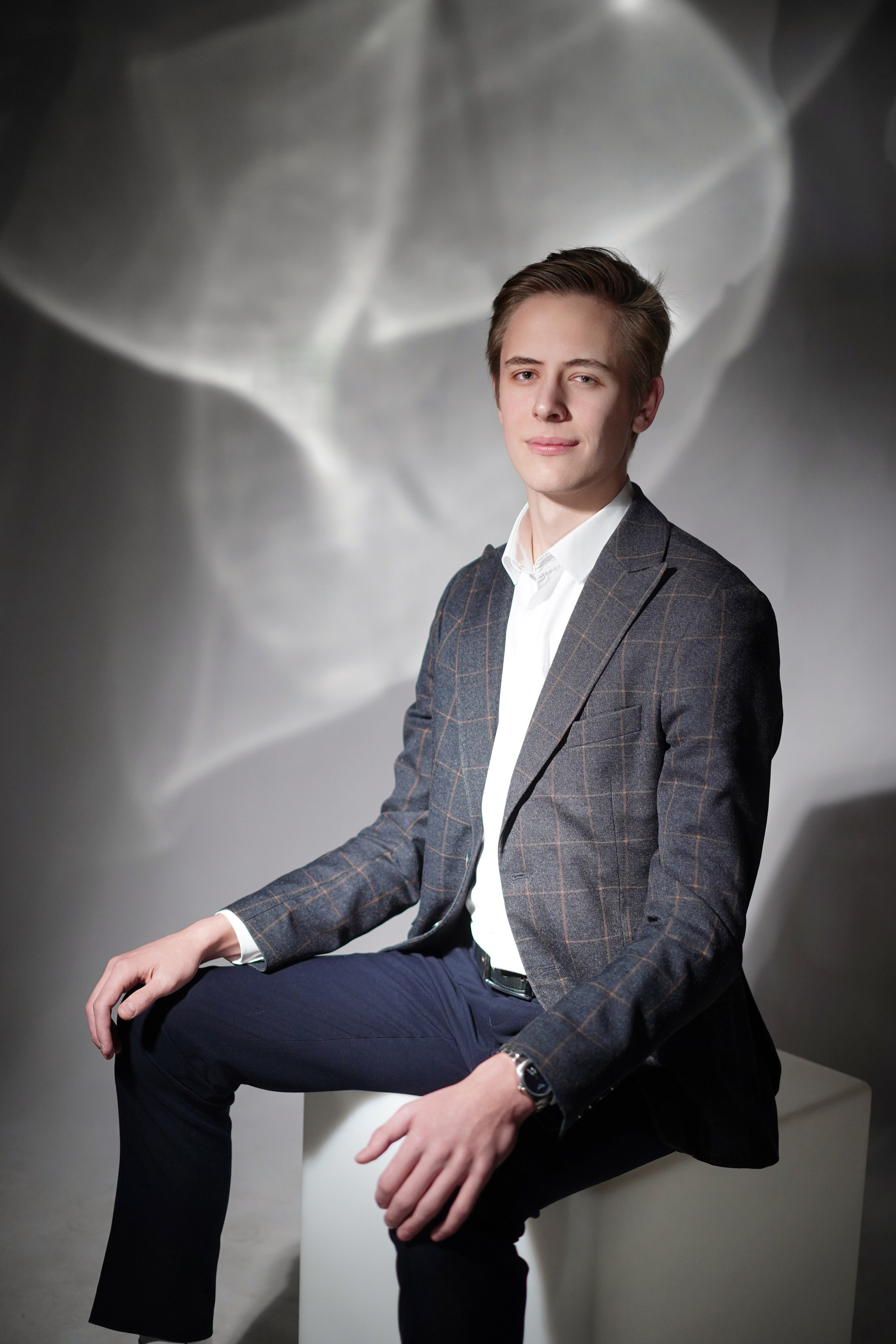 Стиль портрета в студии. GOTRA — выпускные альбомы в Тюмени