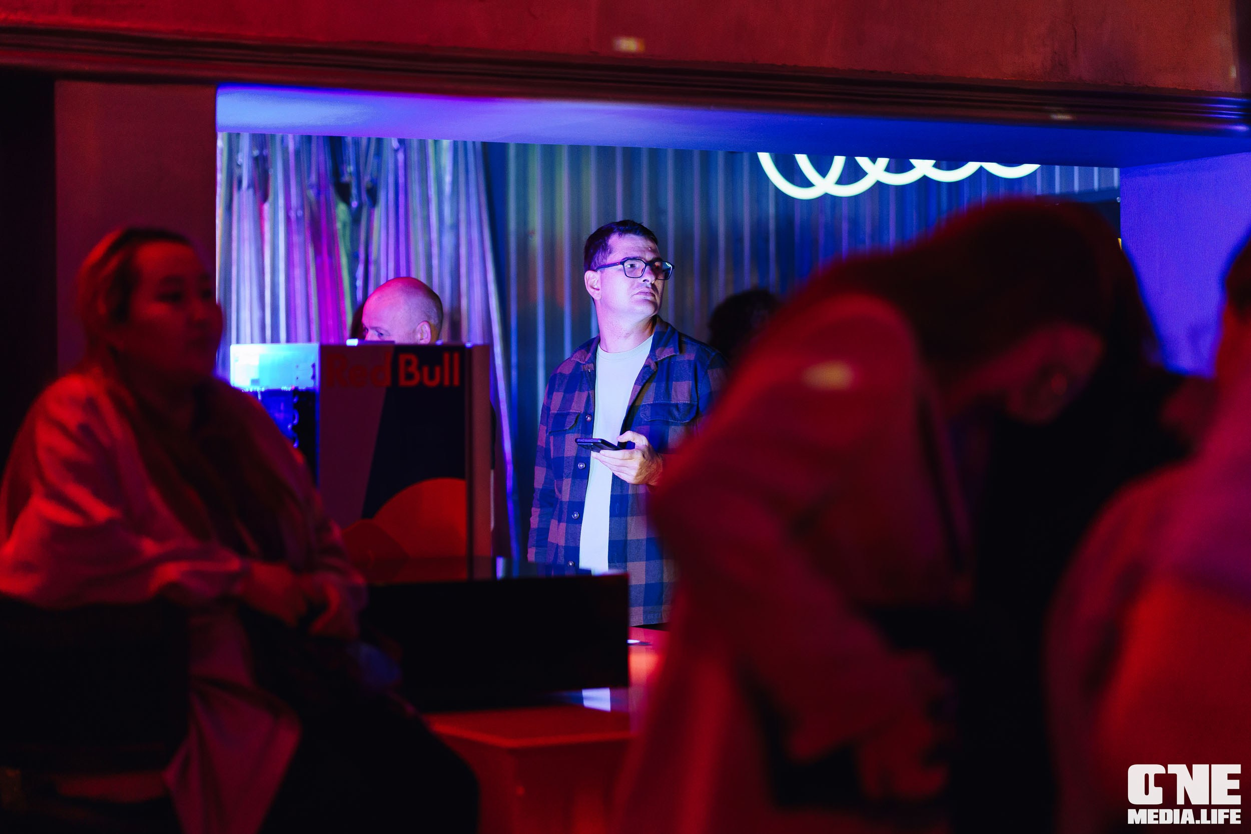 Фоторепортаж из клуба UNIVERSAL. One Media Life: фоторепортажи, фотоотчеты с мероприятий и заведений