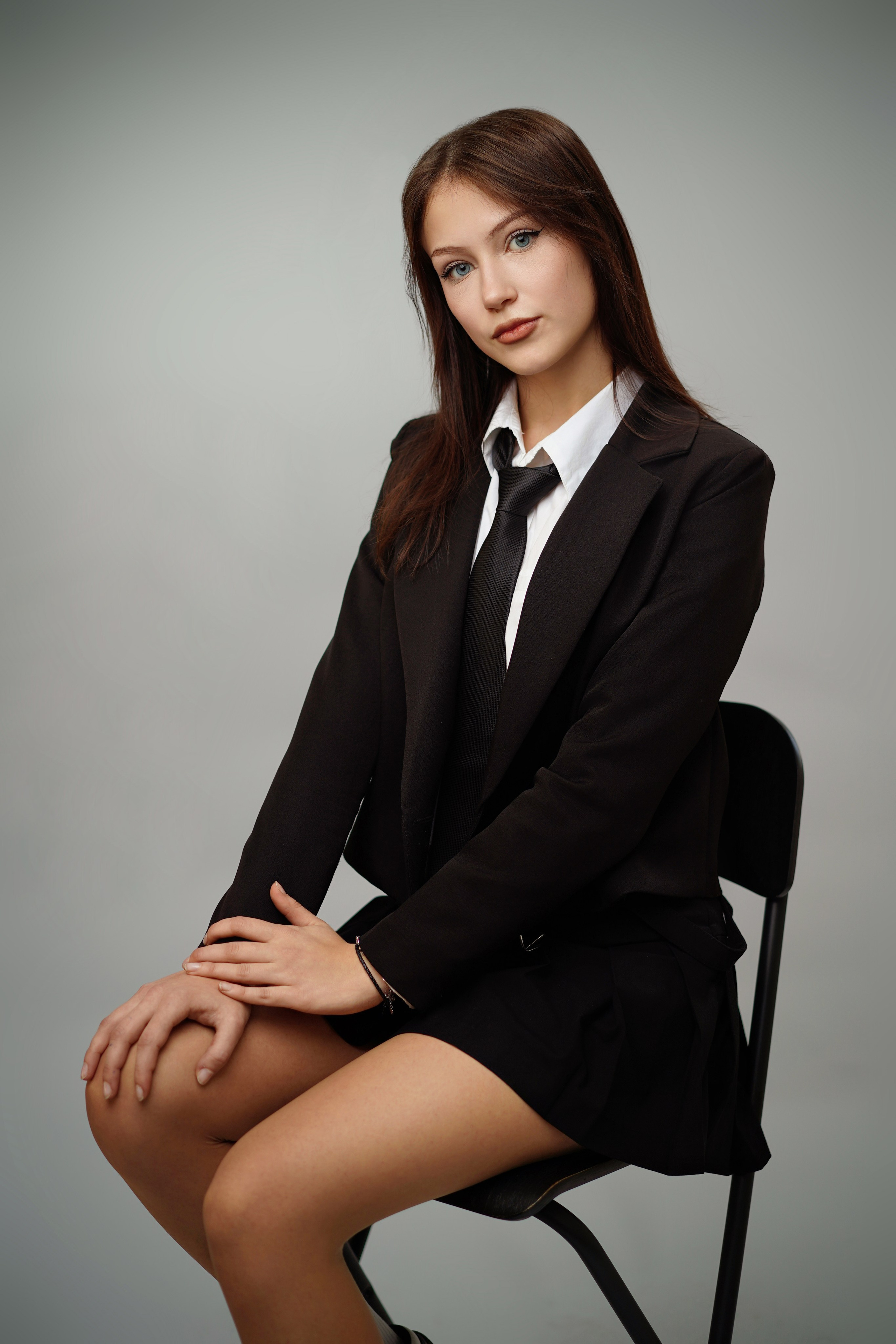 Стиль портрета в студии. GOTRA — выпускные альбомы в Тюмени