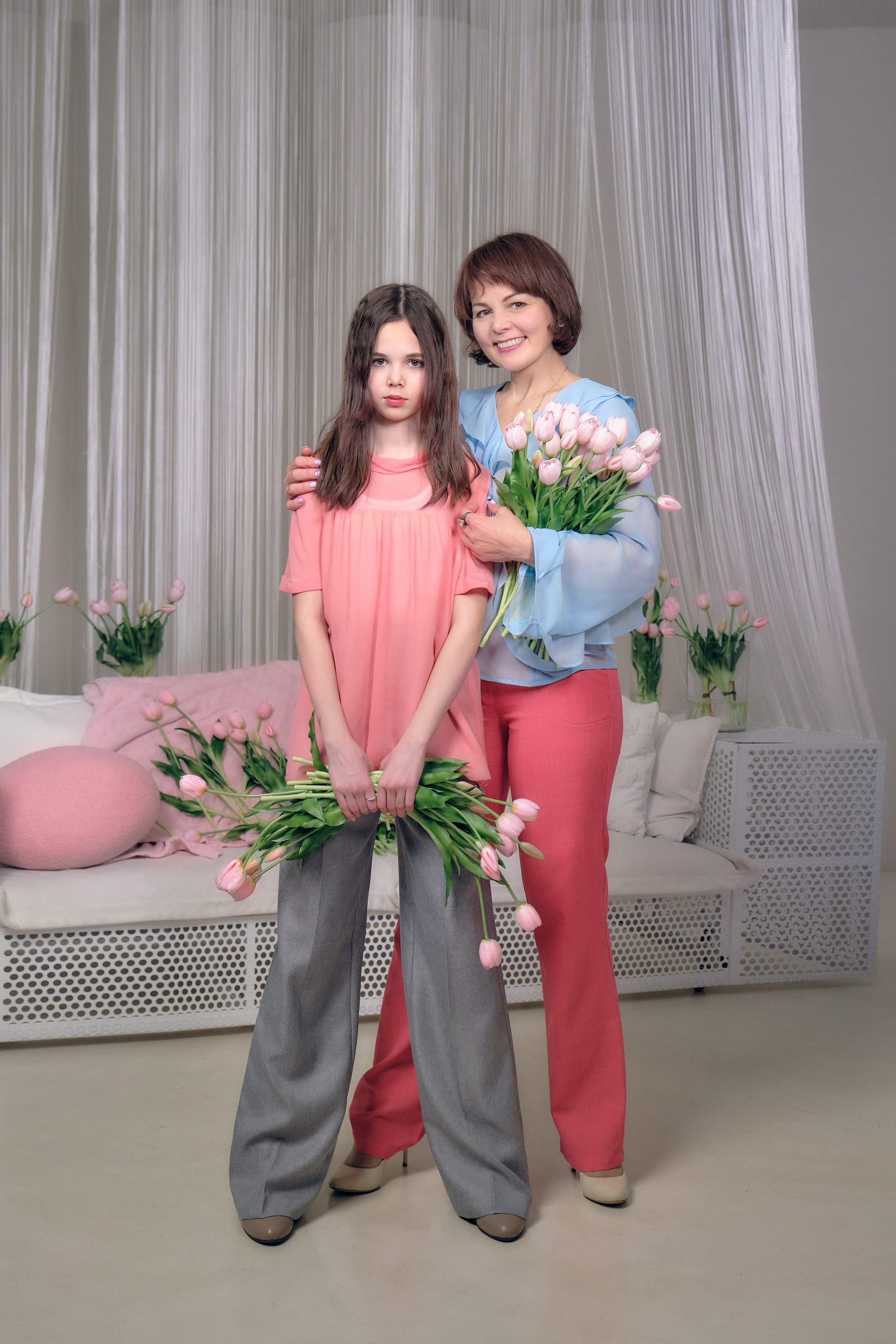 Семейная фотосессия в Самаре. Идеи и образы для съёмки в студии