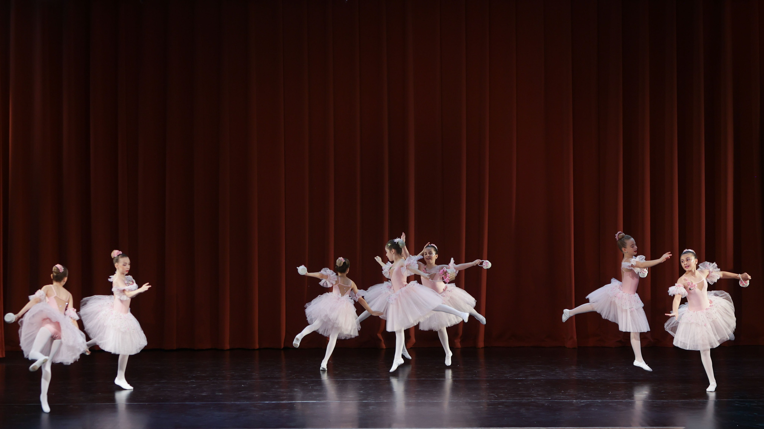 Фестиваль хореографического искусства «КУБОК ЛЕГЕНДЫ — 2025». Выпускные альбомы и школьный фотограф в Подольске, Троицке, Щербинке, Москве и Московской области