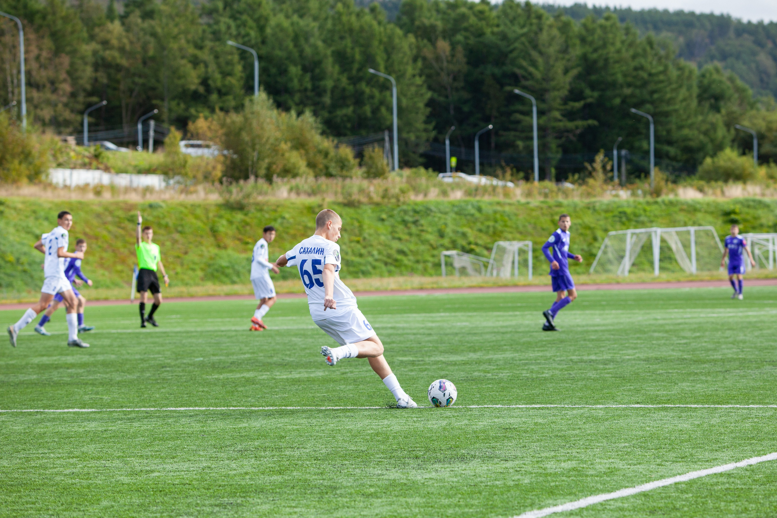 Матч юношеской футбольной лиги между командами СШ «Сахалин» и «СШОР № 1» (Комсомольск-на-Амуре). Кутузов Евгений Фотограф в Южно-Сахалинске