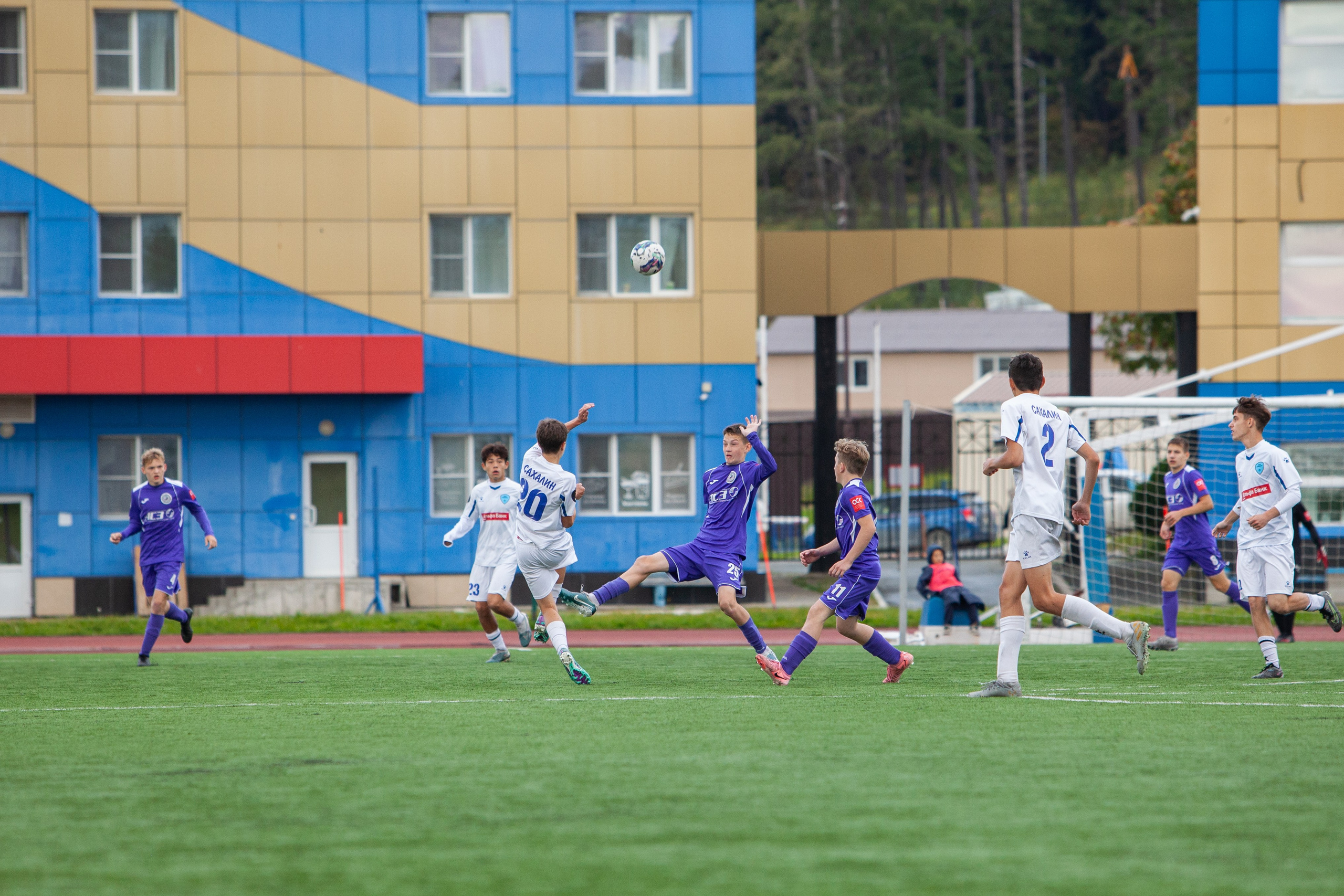Матч юношеской футбольной лиги между командами СШ «Сахалин» и «СШОР № 1» (Комсомольск-на-Амуре). Кутузов Евгений Фотограф в Южно-Сахалинске