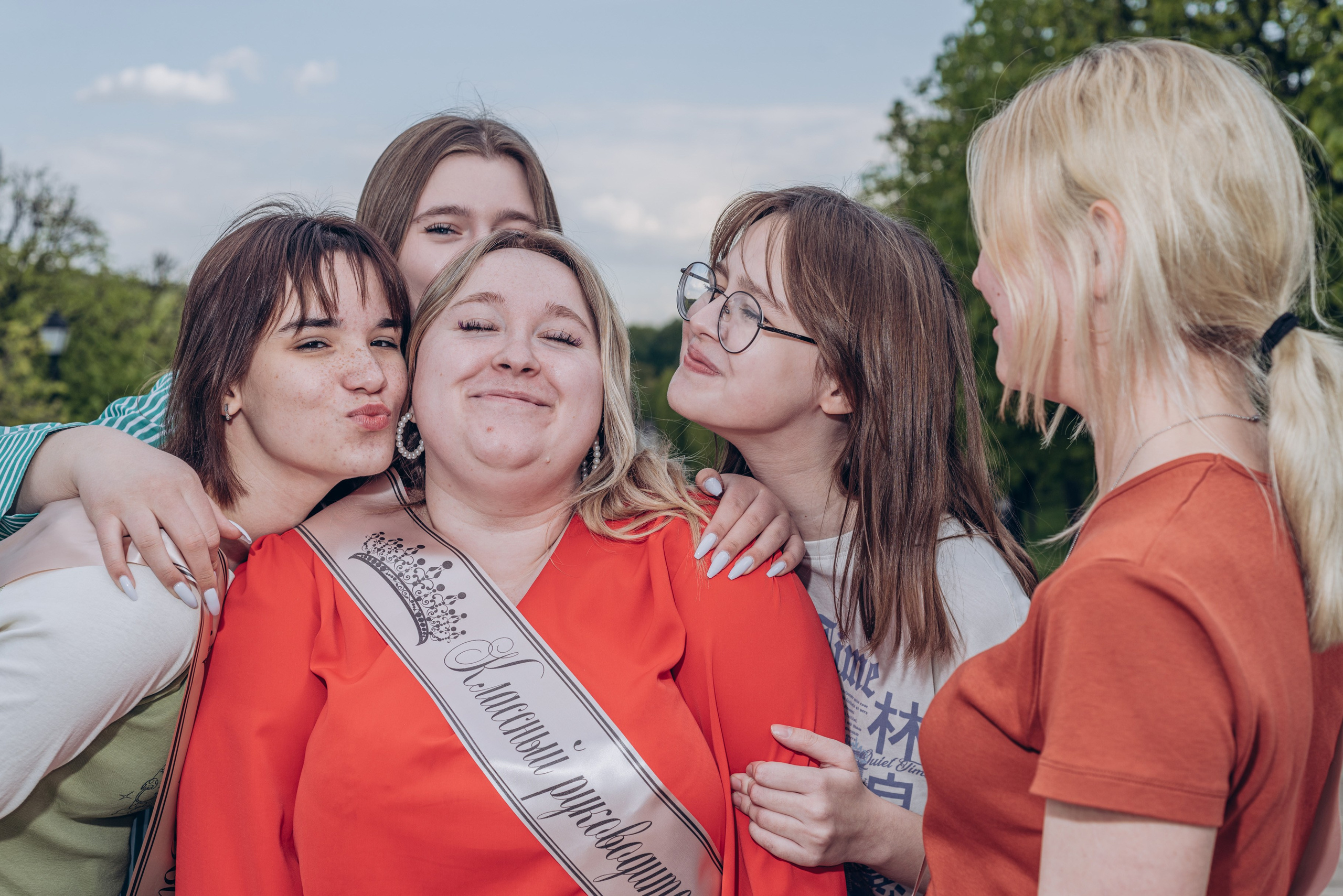 Выпускной альбом с душой — фотосессия, ретушь и дизайн в Москве. MILATE — выпускные альбомы, фотосессии и видео в Москве