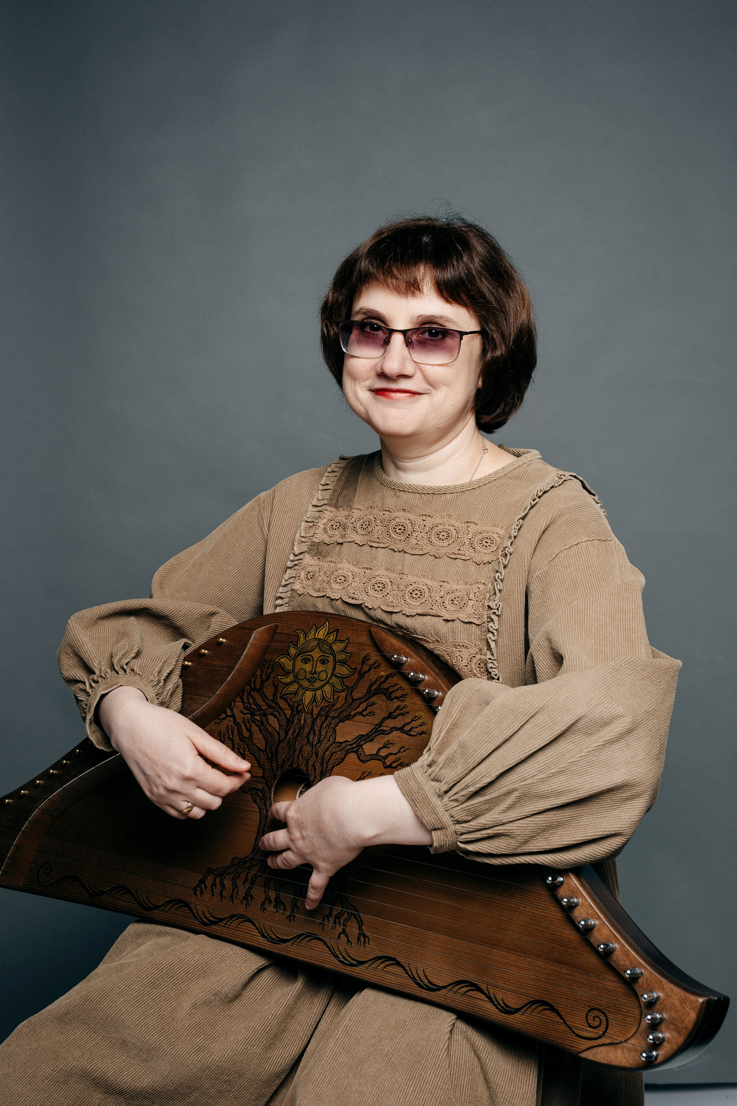 София Тарасевич, главный библиотекарь отдела творческого развития читателей Центра семейного чтения им. А. С. Пушкина МАУК «ЦГБС». Фотограф и видеограф Анна Жагорина