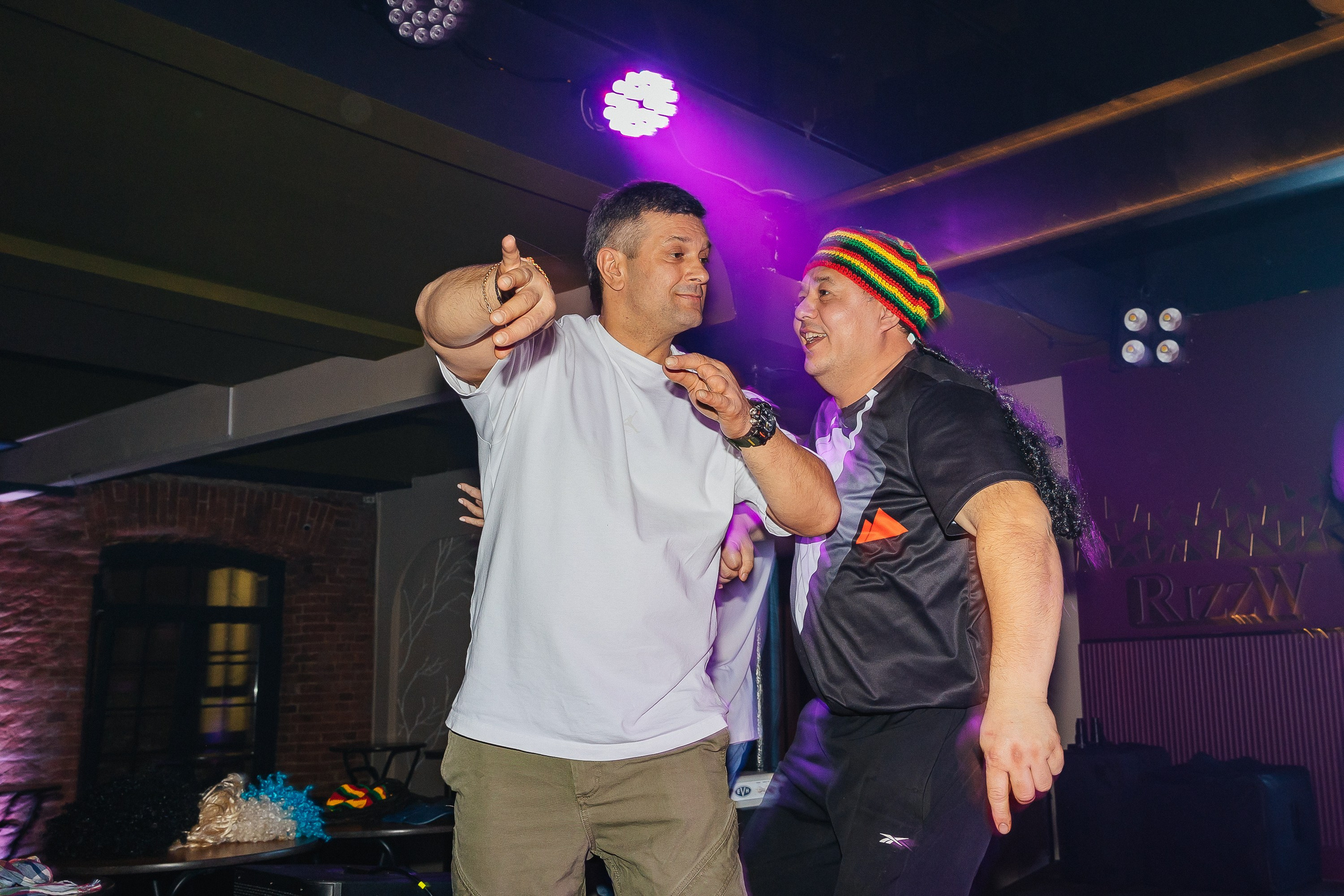 Конкурс караоке в RizzW. Фотограф Москва, Балашиха, МО. Свадьбы, репортажи, контент, портреты