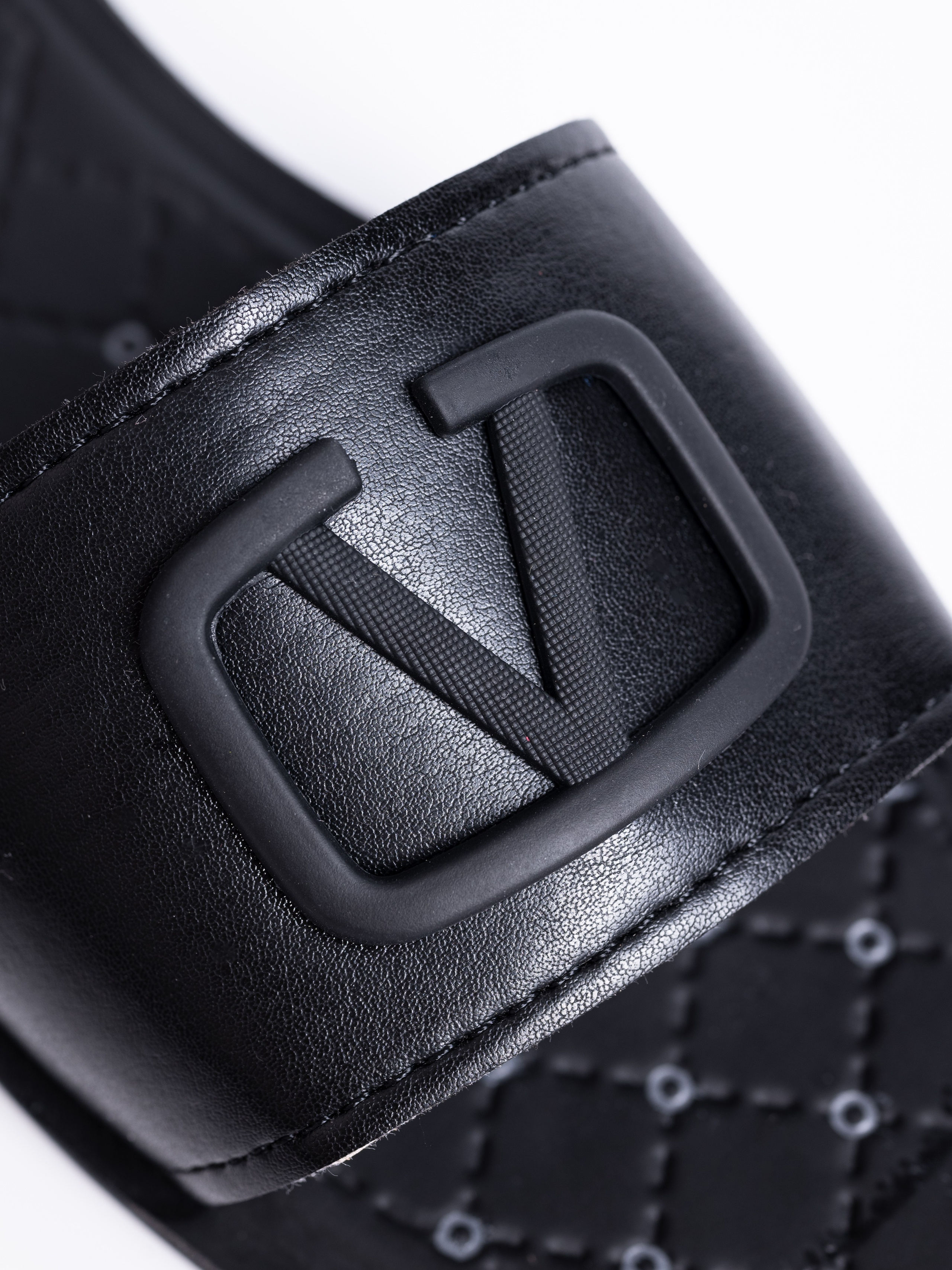 Тапочки. Предметный фотограф, фото для маркетплейсов Пятигорск, КМВ