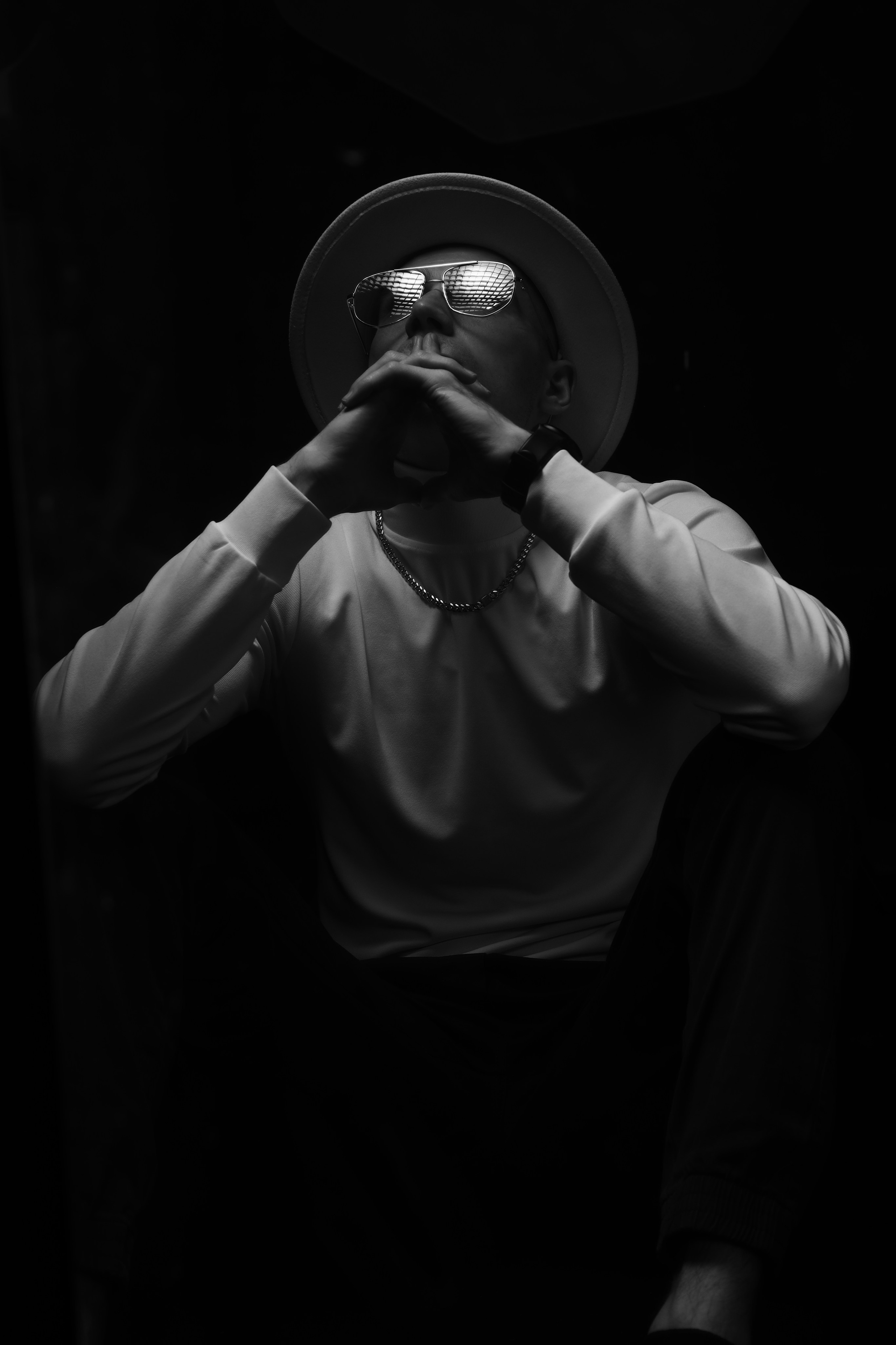 The White hat Alex. Профессиональный фотограф в Воронеже Владислав Крылов