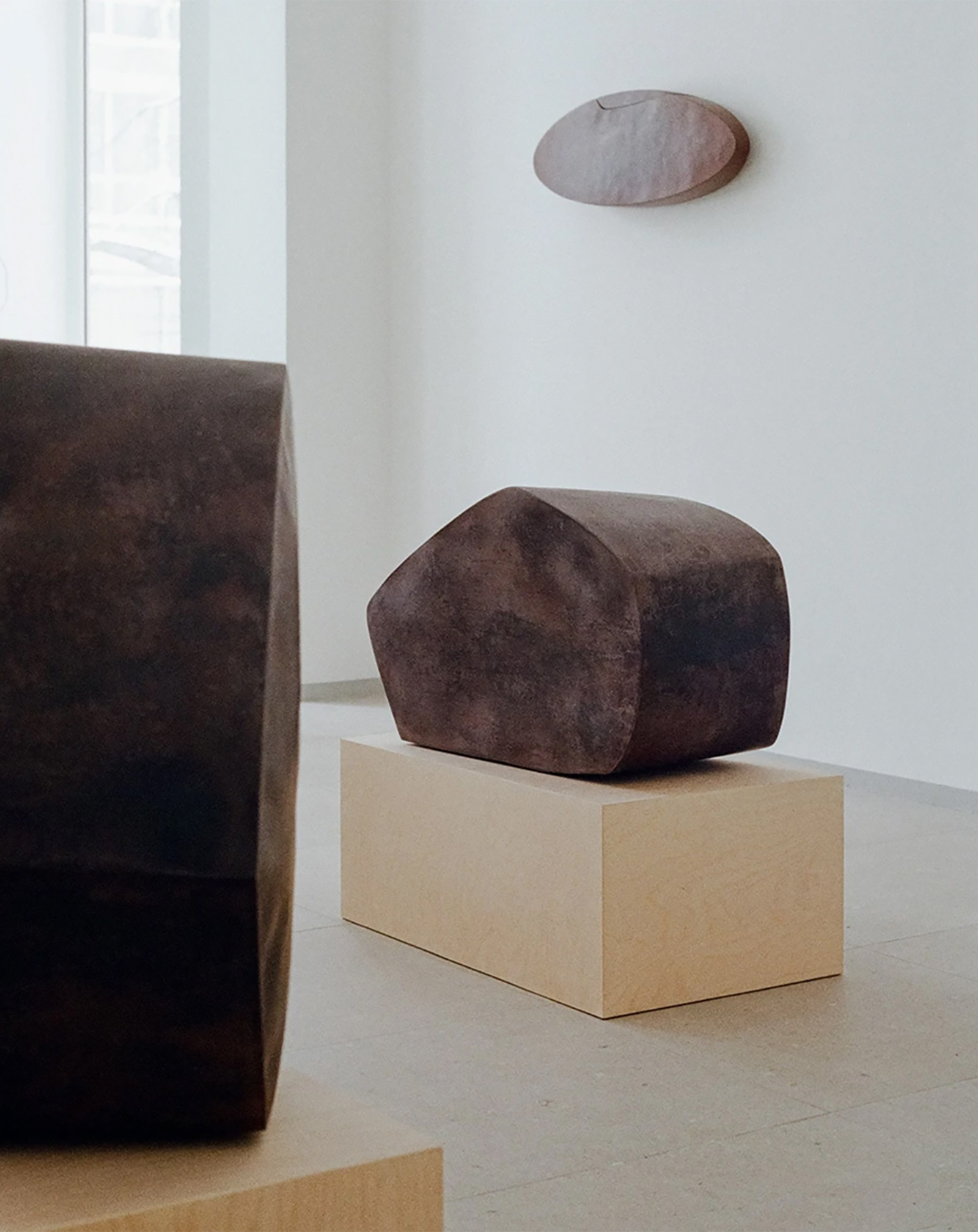 Подборка выставок современных авторов — коллективные проекты и экспозиционные дебюты. Москва 2026. Интерьерный фотограф в Москве