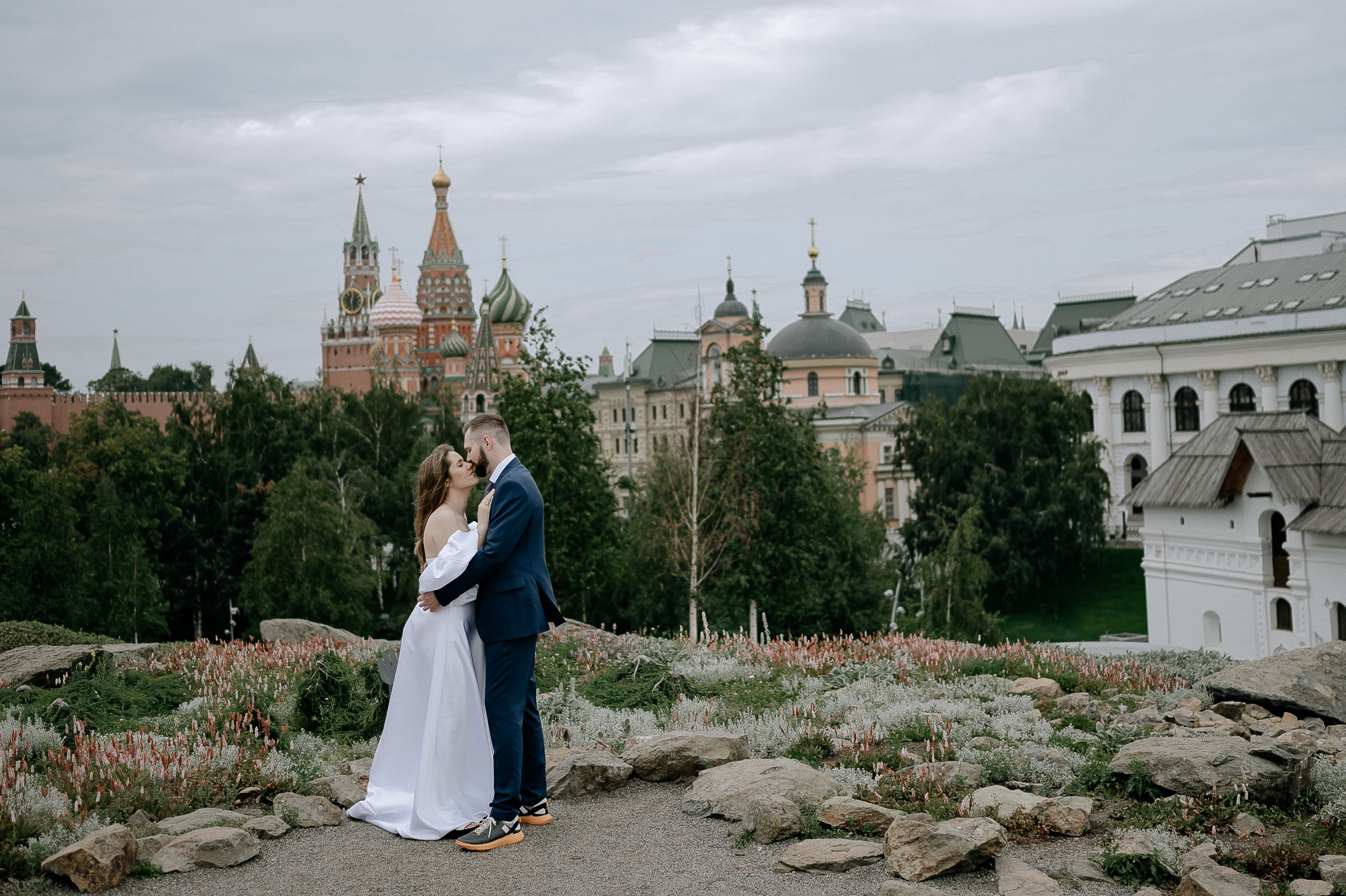 Вид на Кремль на свадебной фотосессии