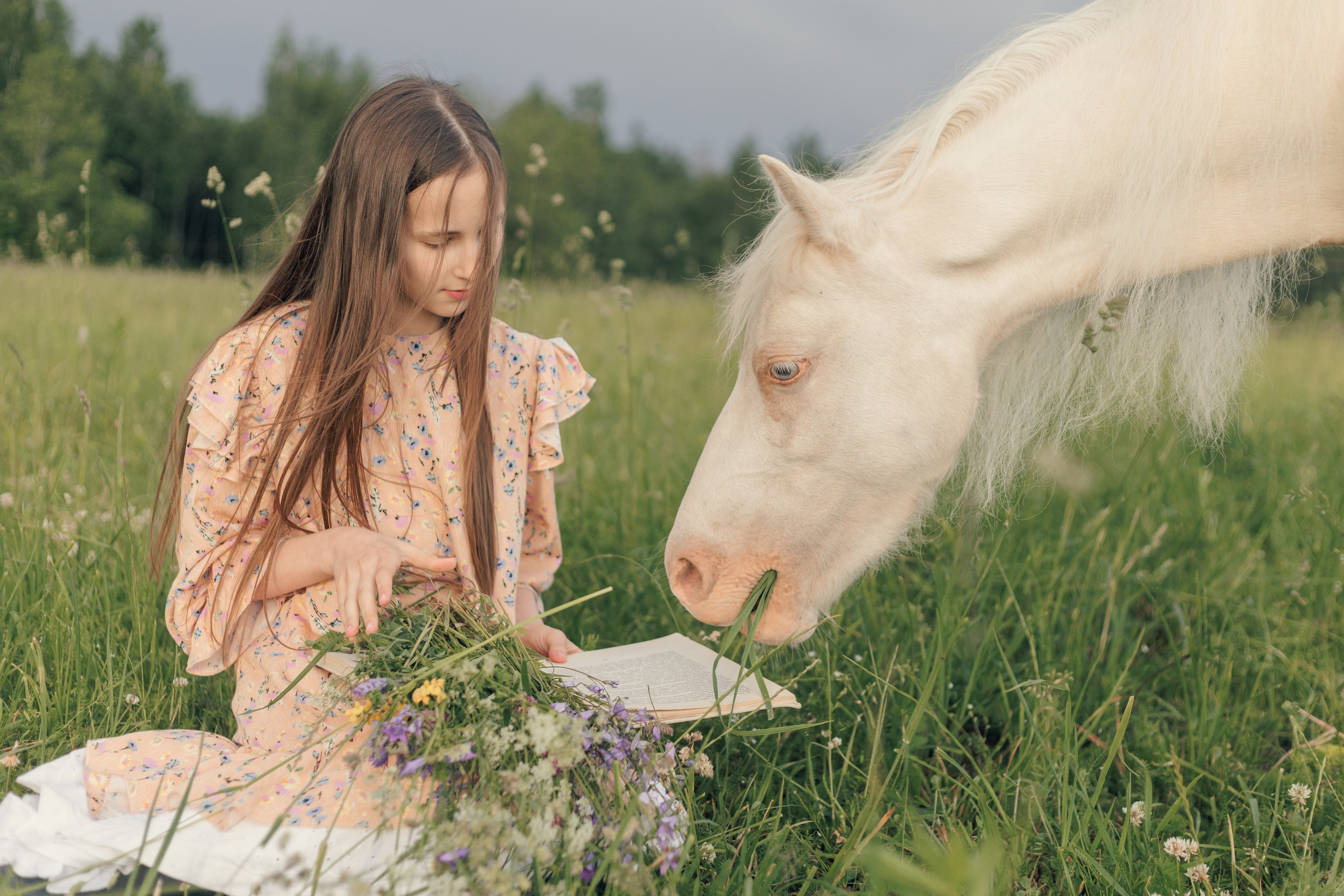 фотосессия с белой пони
