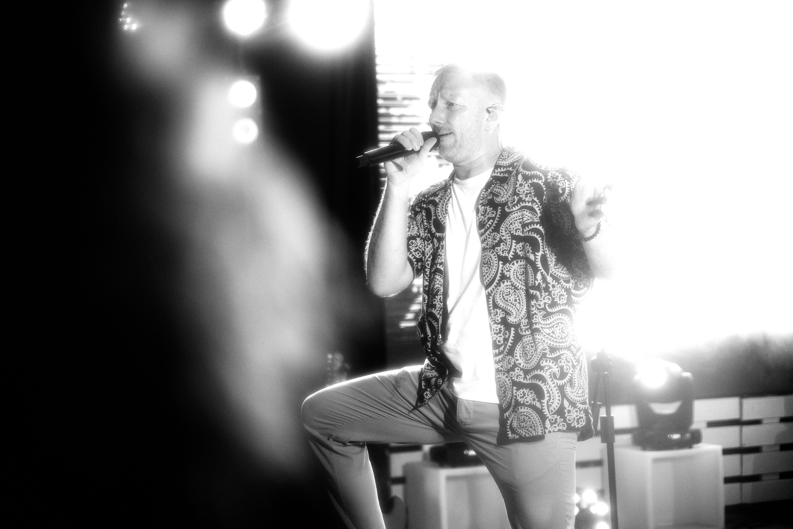 Снимки с концерта Братья Гримм в Сочи — захватывающие фотографии с участием Константина Бурдаева