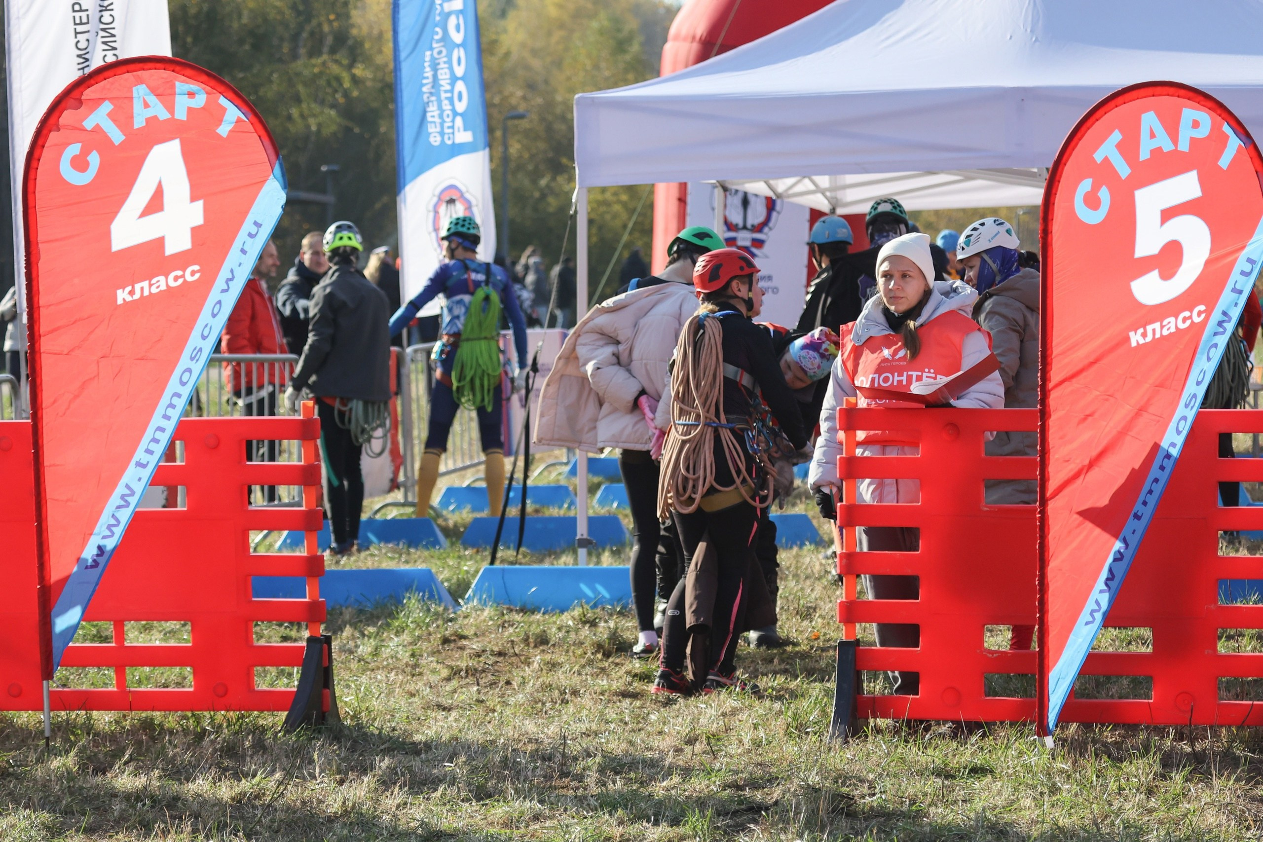 Гонки Четырех — Races Of Four. Выпускные альбомы и школьный фотограф в Подольске, Троицке, Щербинке, Москве и Московской области