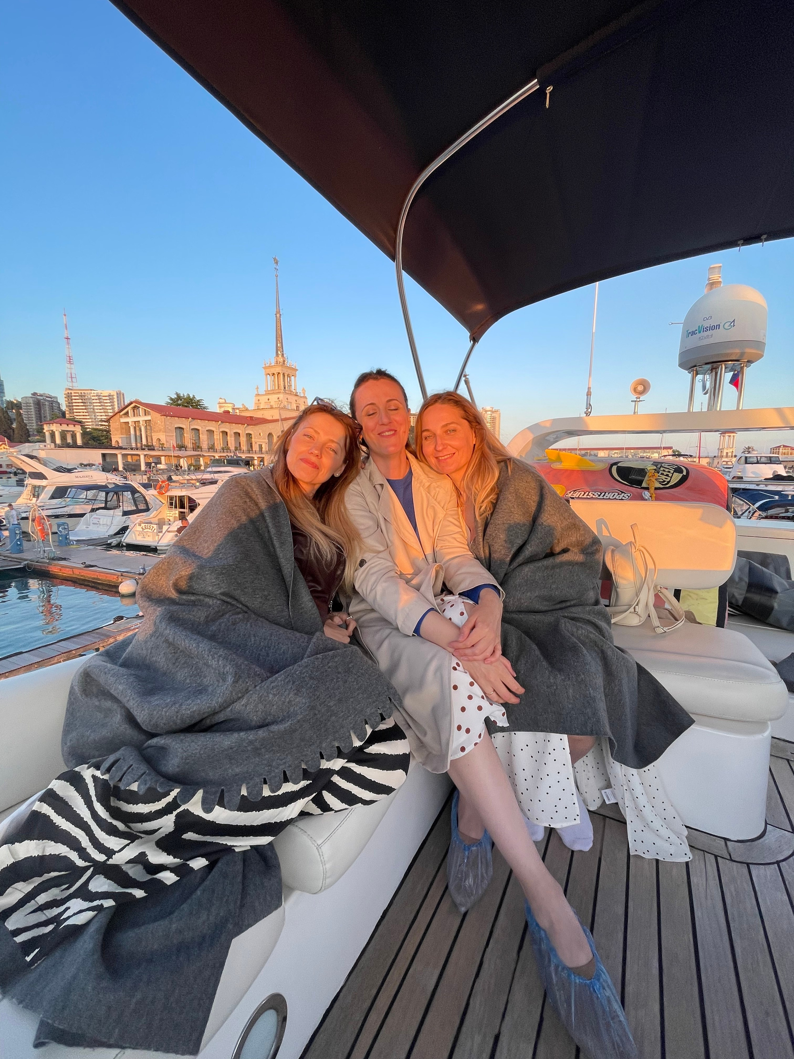 Яхты в Сочи в фототуре