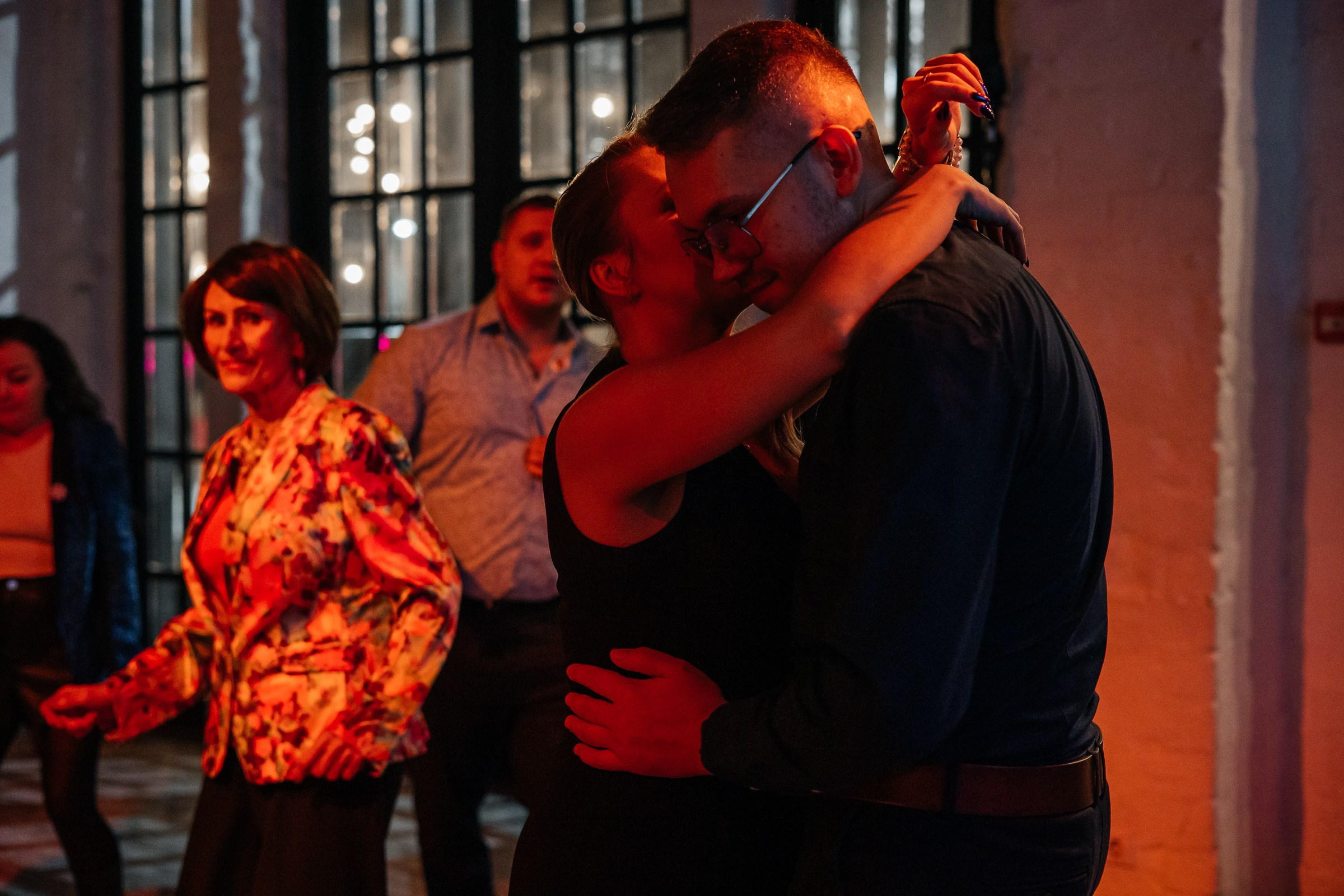 Свадьба в лофте Goelro. Свадебный фотограф в Москве Элина Ларченкова. Фото, которые цепляют