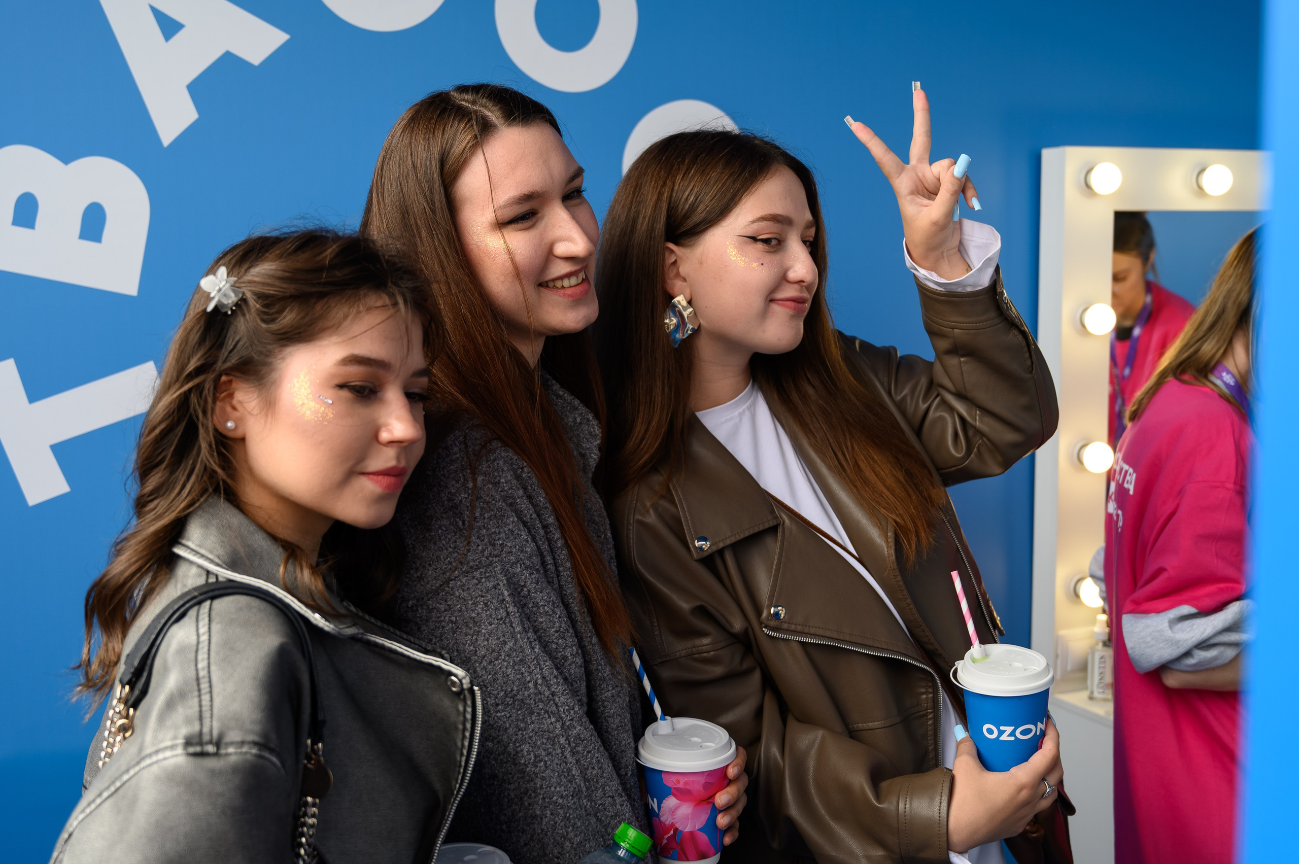 Праздничная атмосфера и гости VK Fest на стенде, репортаж Казань