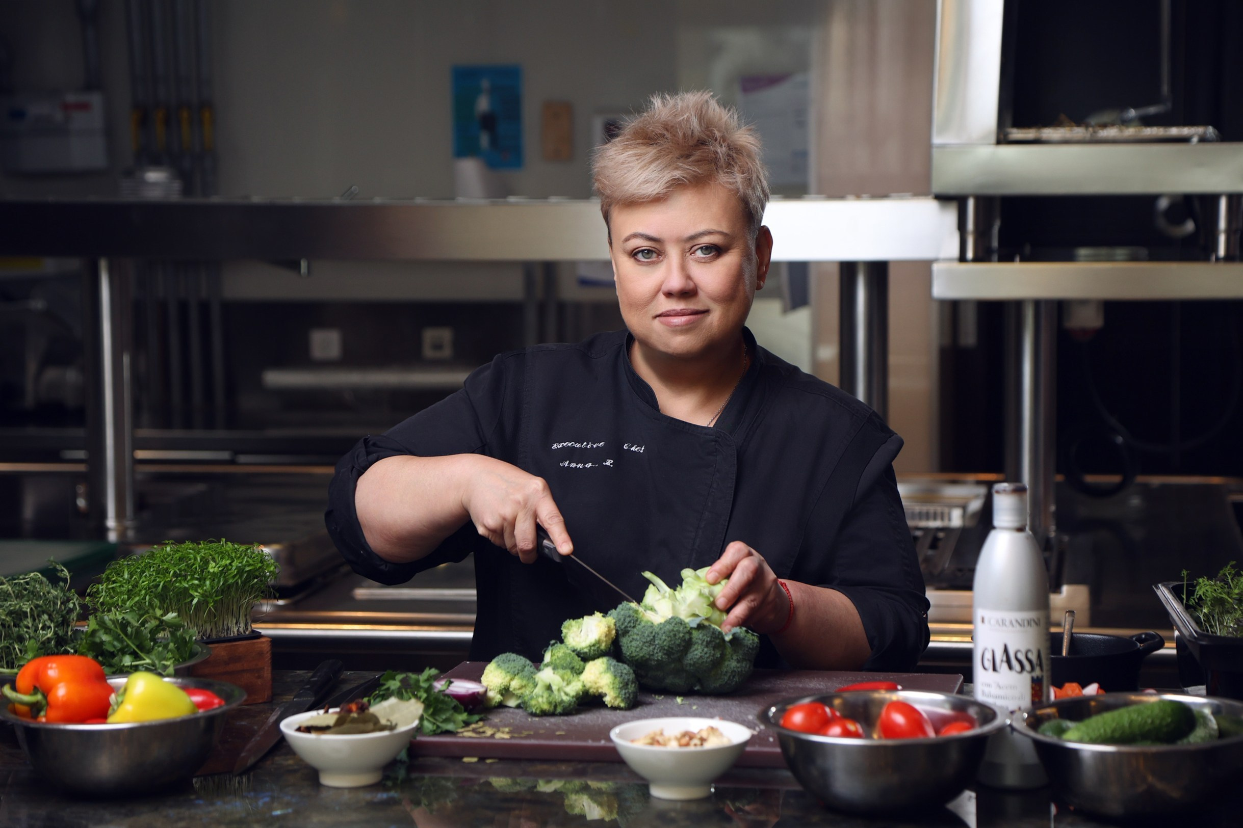 Фотосессия повара в процессе готовки