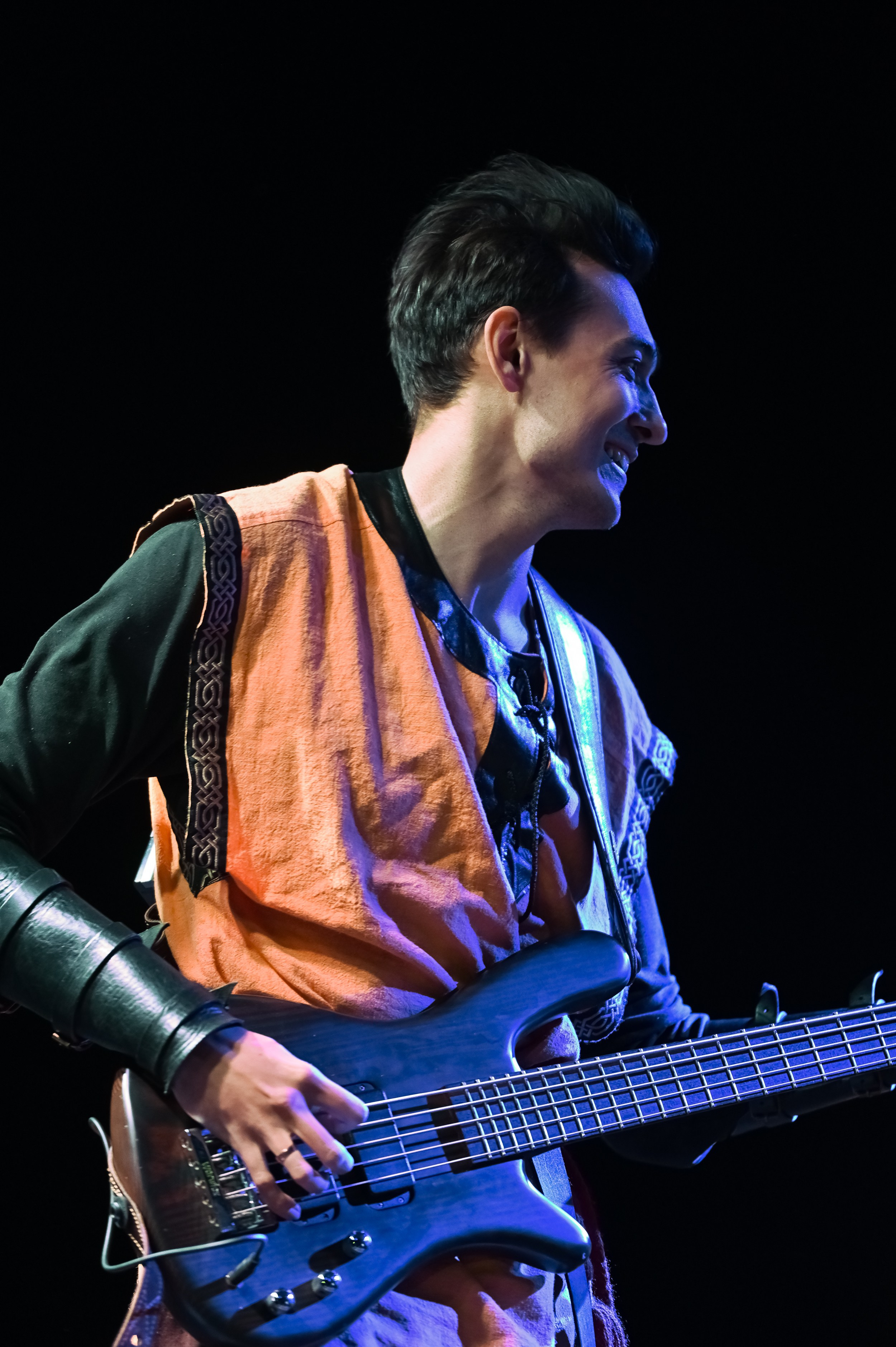 Сцена фестиваля Болгар с артистами в этнических костюмах — репортажная фотосъёмка