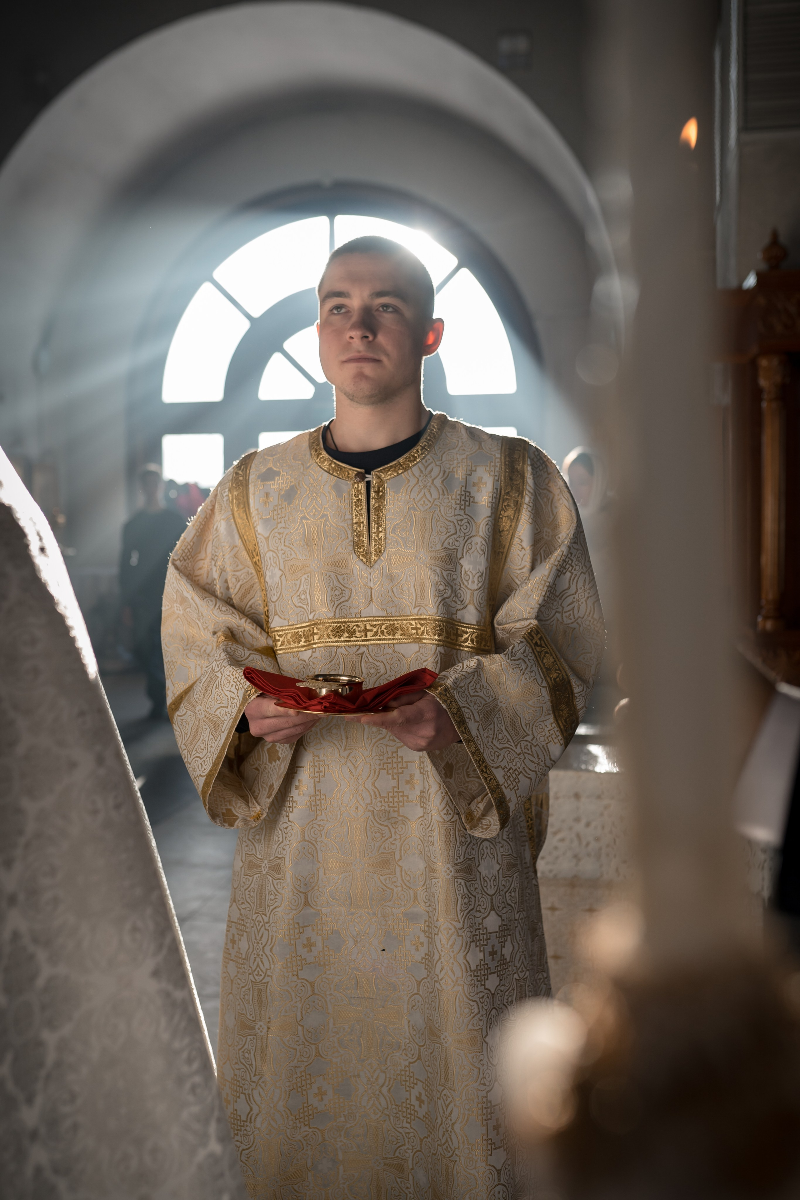 крещение венчание фотограф на венчание фотограф на крещение невеста свадьба обручальное кольцо медовый месяц православие венчание молодожены