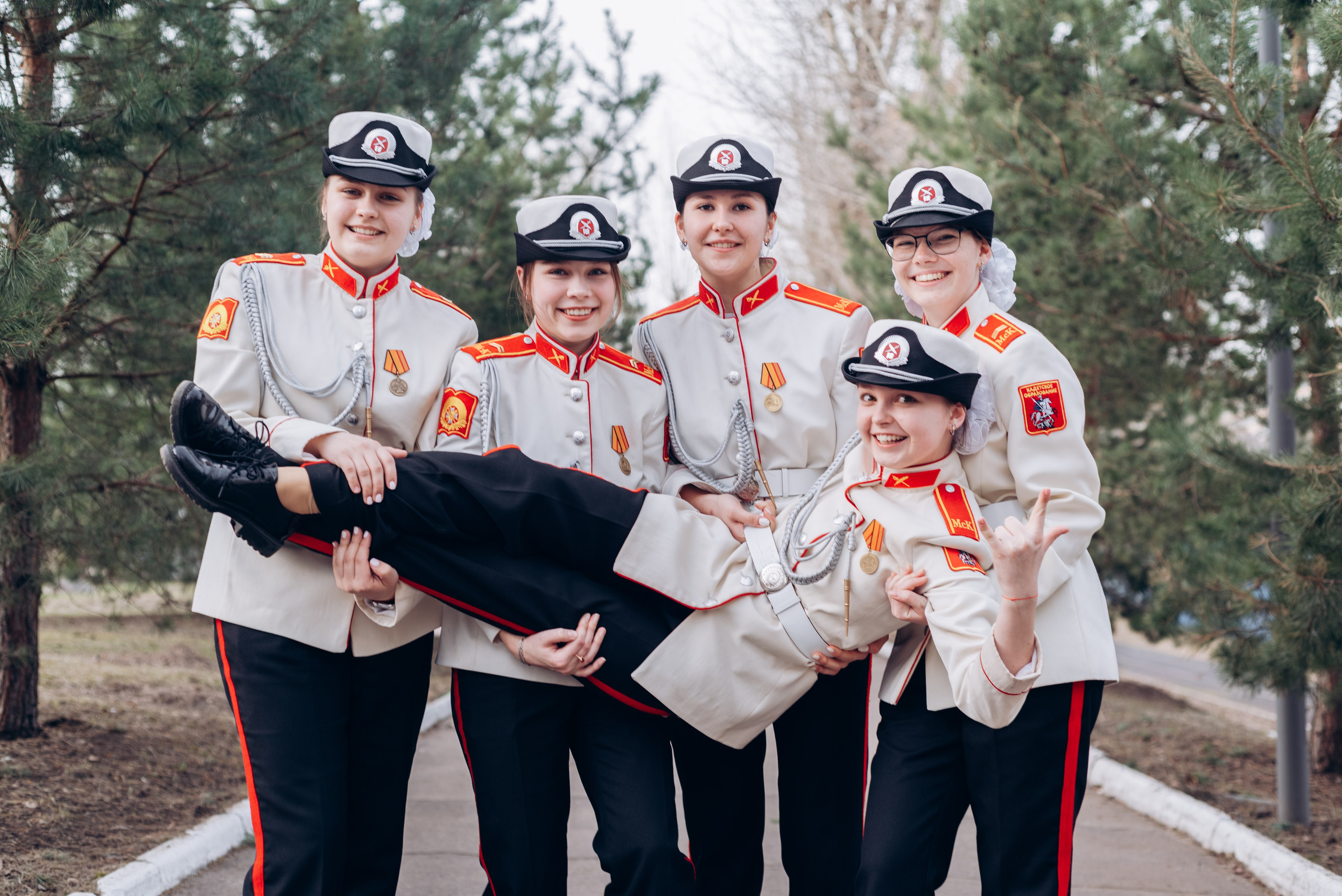 Выпускные альбомы без нервов в Москве — Идеальный альбом!. MILATE — выпускные альбомы, фотосессии и видео в Москве