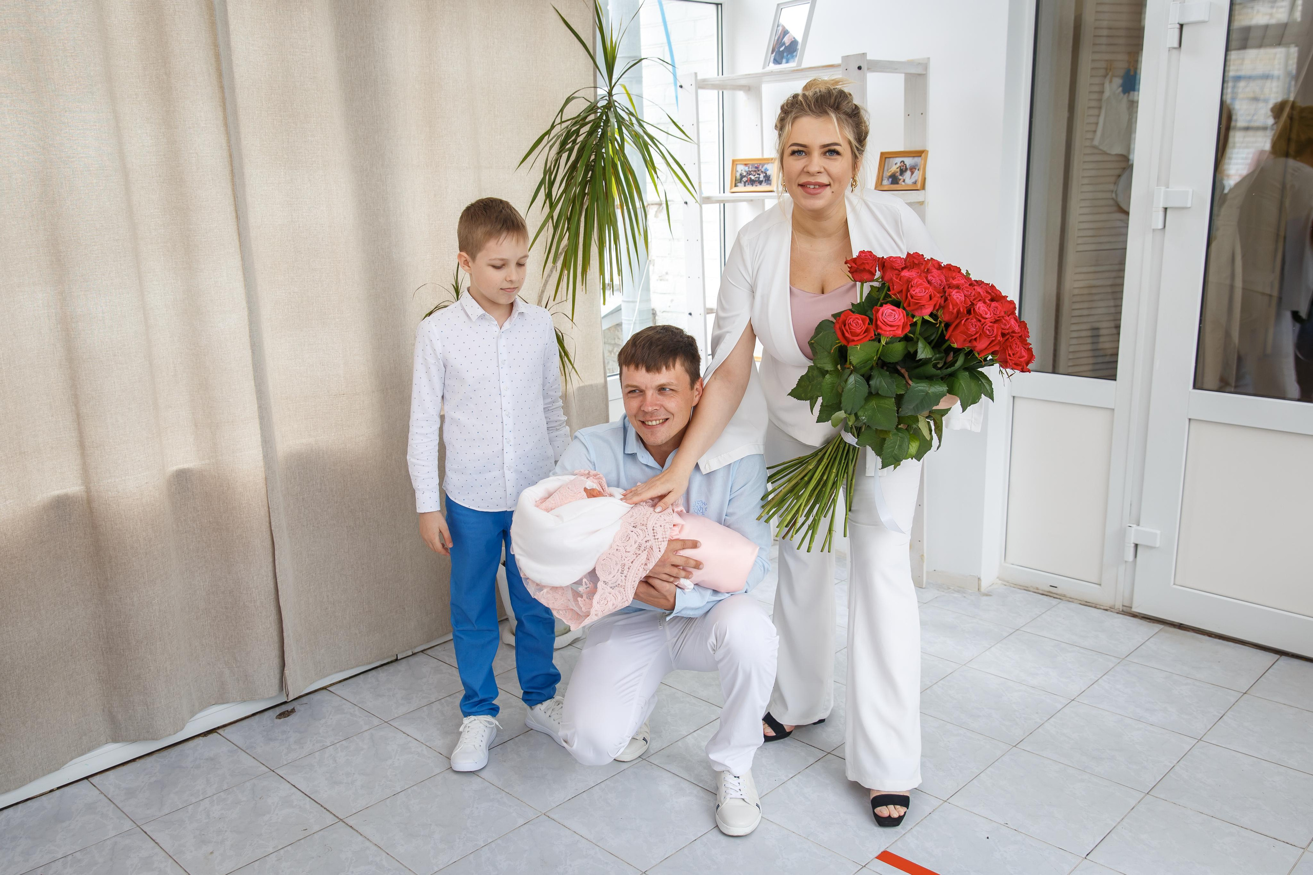 Выписка Евы из роддома ЦГБ. Семейный и детский фотограф в Ростове-на-Дону