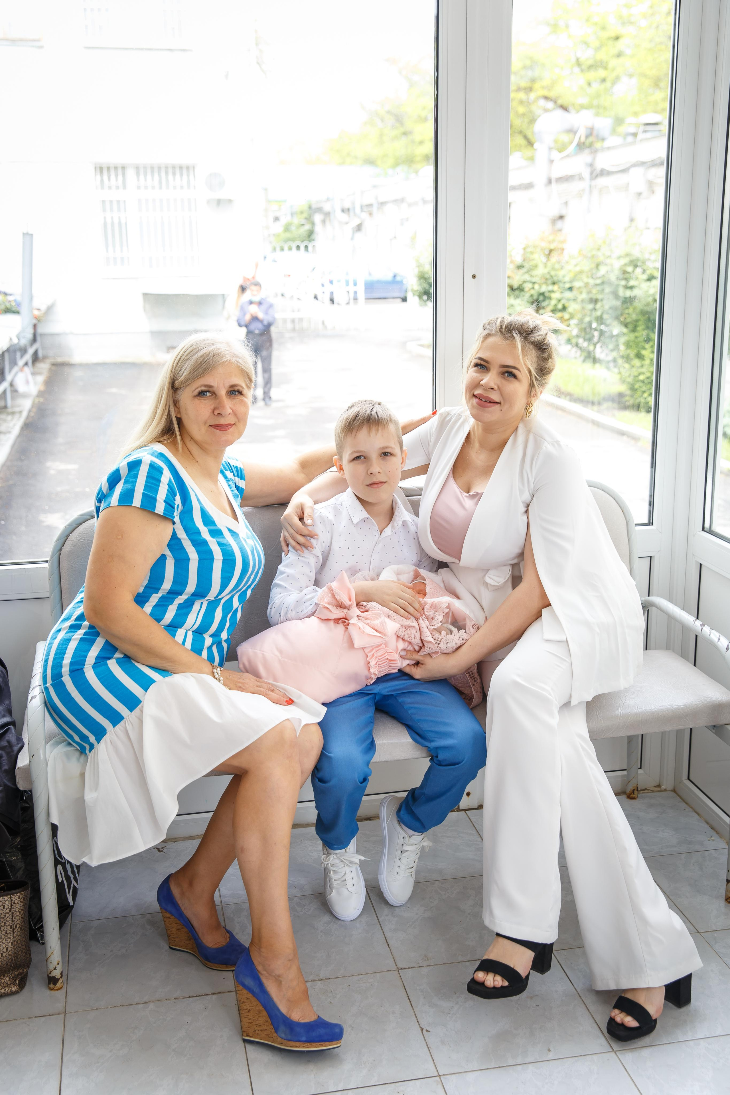 Выписка Евы из роддома ЦГБ. Семейный и детский фотограф в Ростове-на-Дону