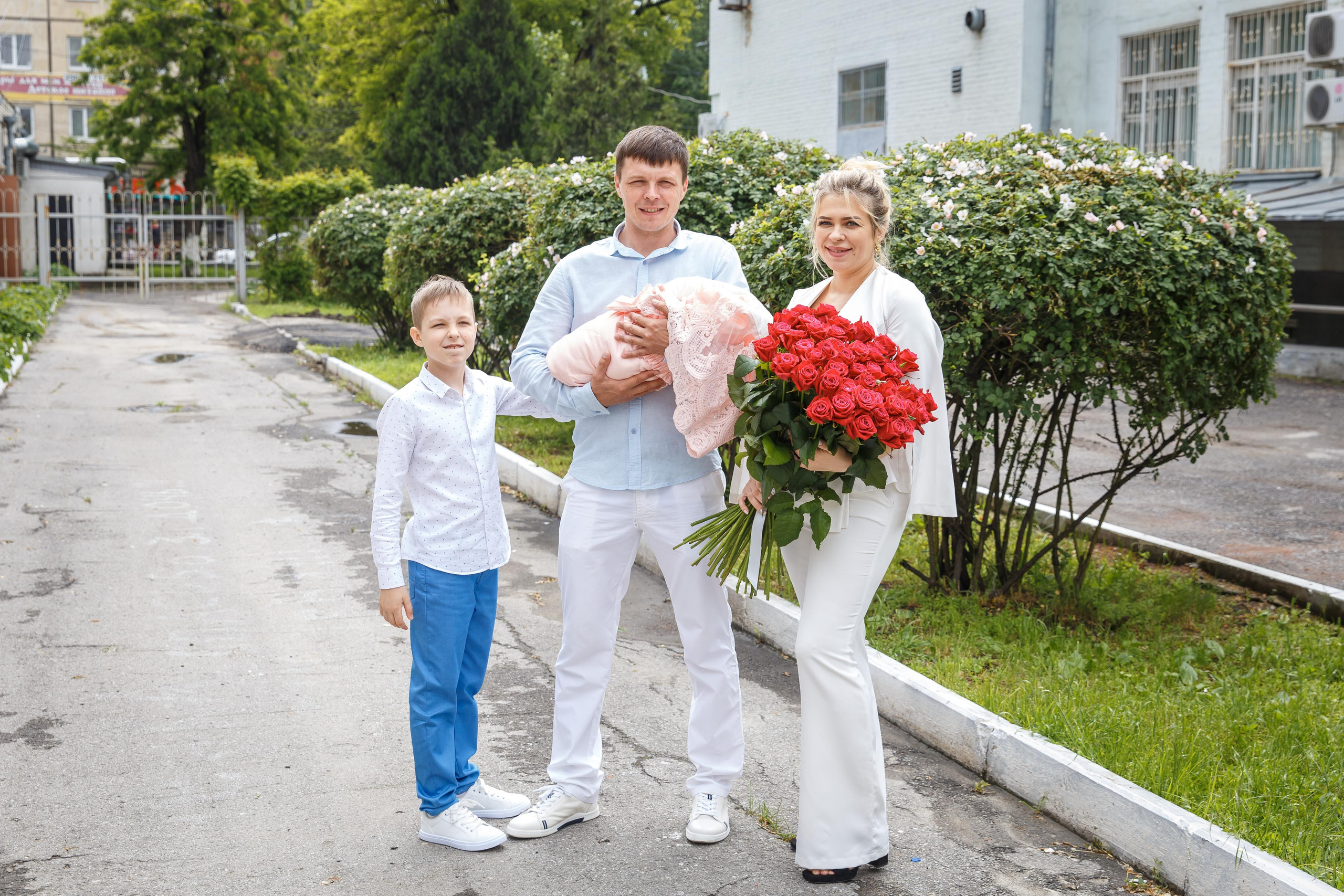 Выписка Евы из роддома ЦГБ. Семейный и детский фотограф в Ростове-на-Дону