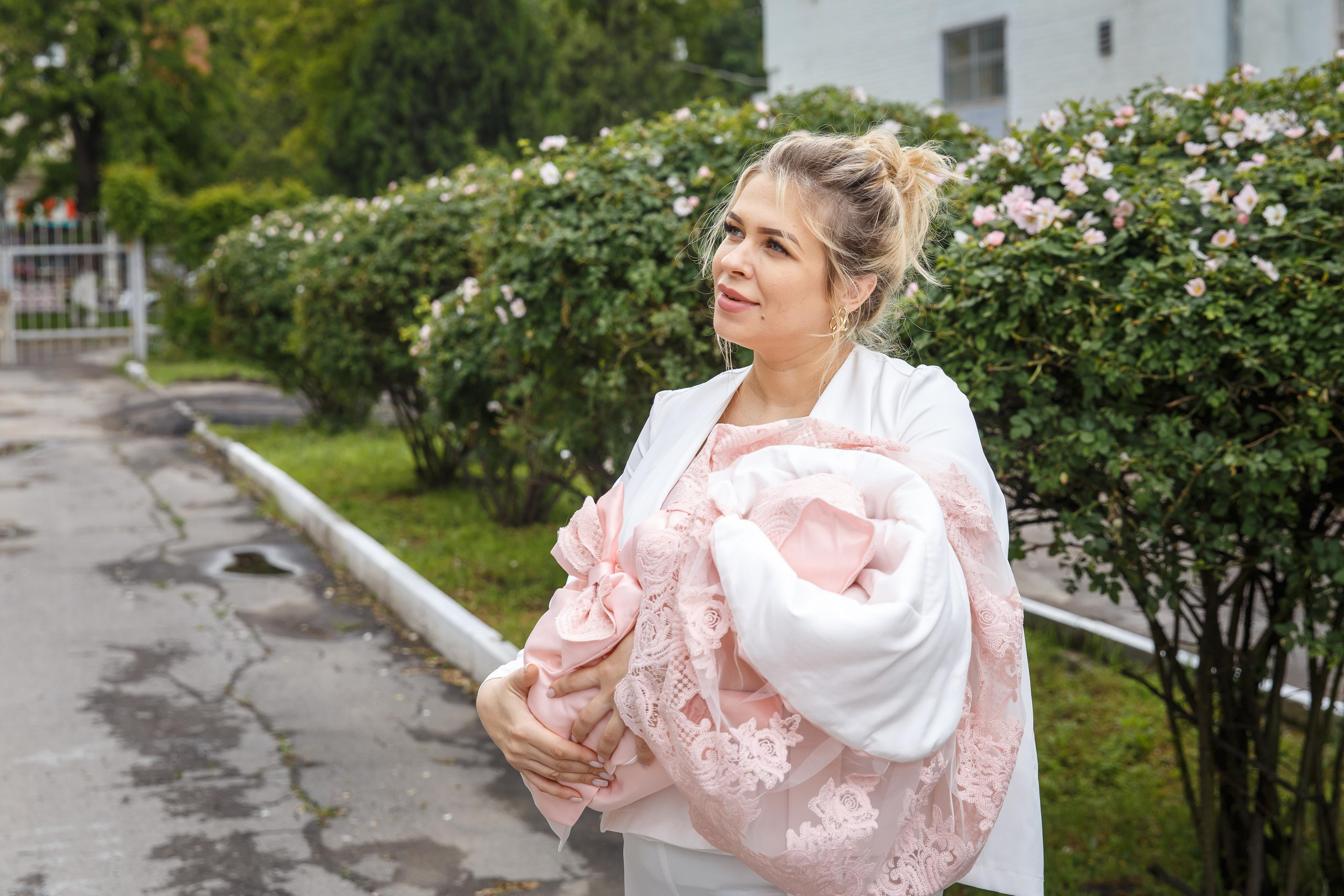 Выписка Евы из роддома ЦГБ. Семейный и детский фотограф в Ростове-на-Дону