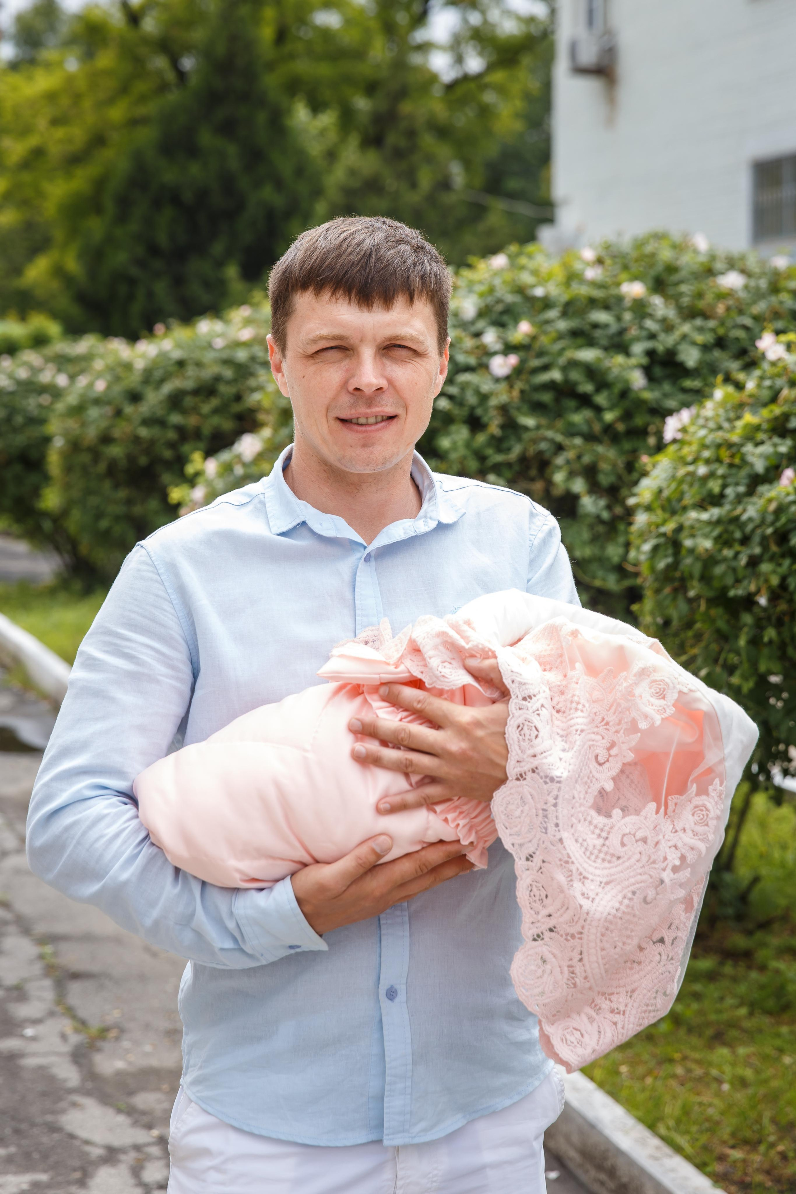 Выписка Евы из роддома ЦГБ. Семейный и детский фотограф в Ростове-на-Дону